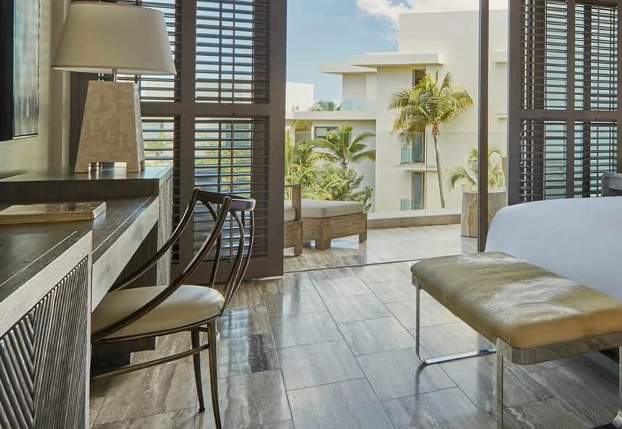 Resort View Two Queen quarto de hotel - quarto com varanda - varanda privativa