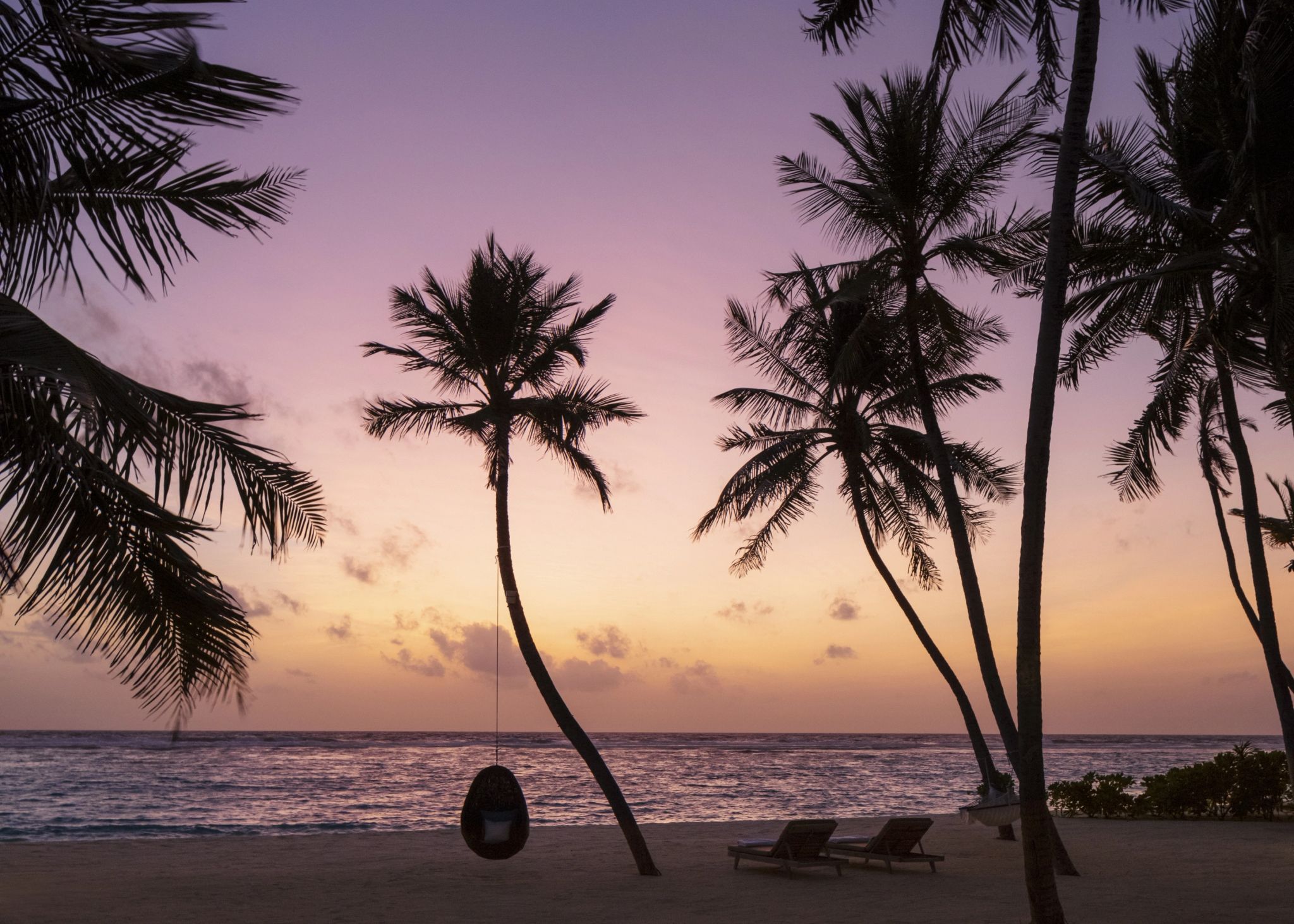 balanço frente mar - por do sol na praia - praia paradisíaca - praia privativa