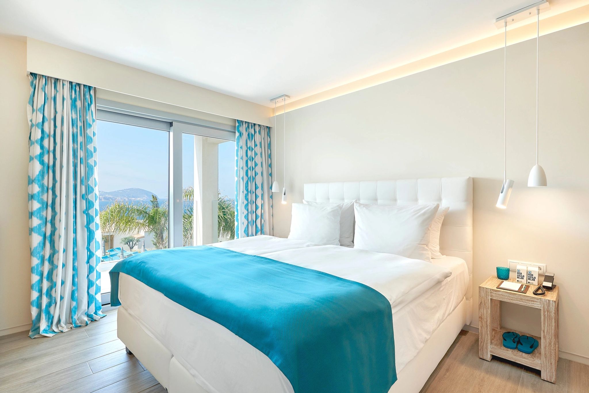 Laguna Infinity Suite  quarto espaçoso com cama grande – decoracao elegante – hospedagem de alto padrao