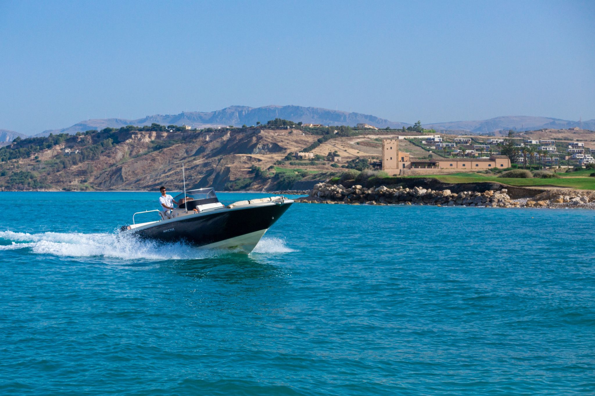 esporte aquatico – passeio de barco – esportes de verao - praia - destino de praia 