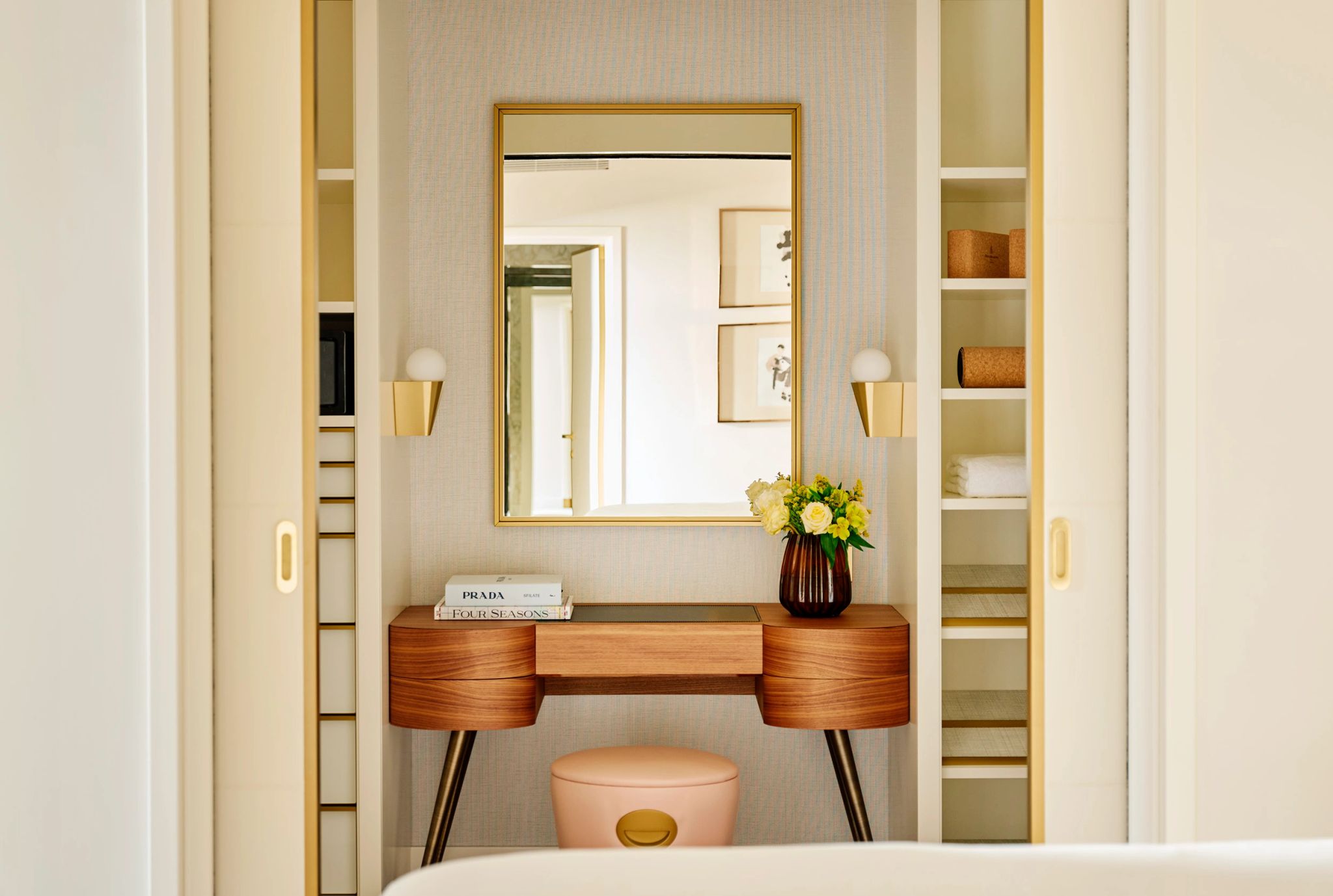 penteadeira moderna - suite com closet - closet moderno