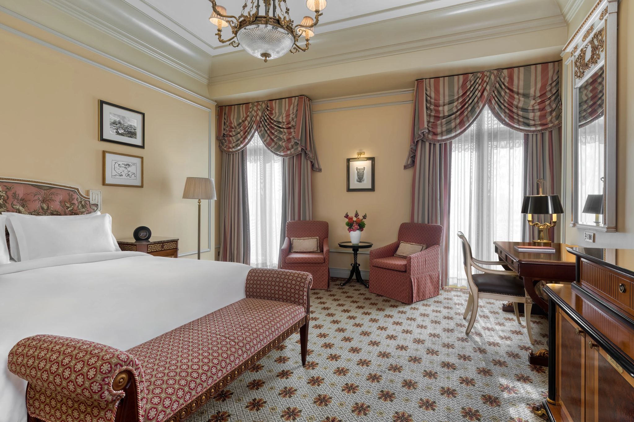 Deluxe Acropolis King Balcony quarto com varanda - quarto vista acropolis - vista acropolis atenas