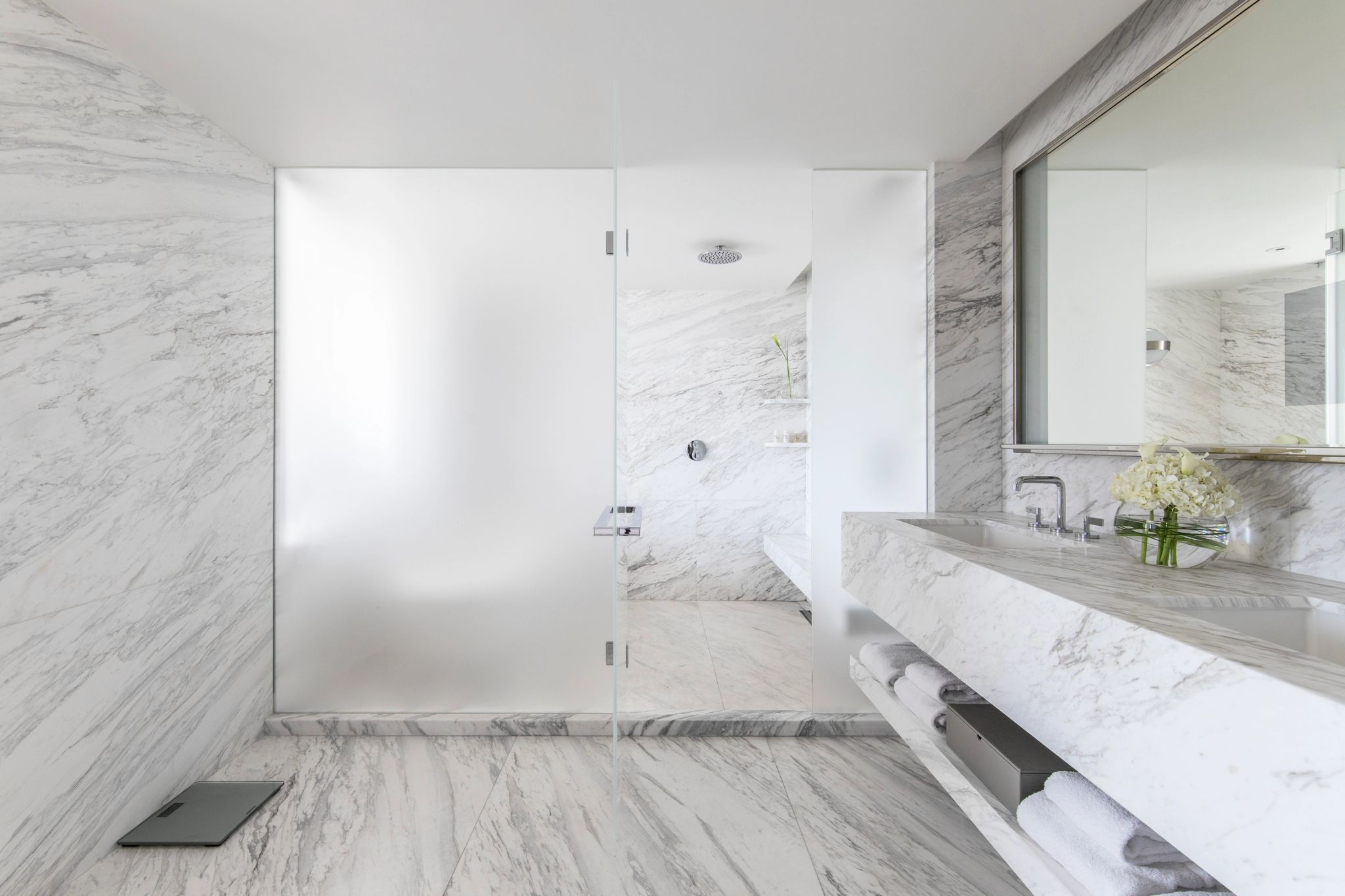 Arion Pine View Junior Suite chuveiro alta pressao - banho relaxante - banheiro em marmore