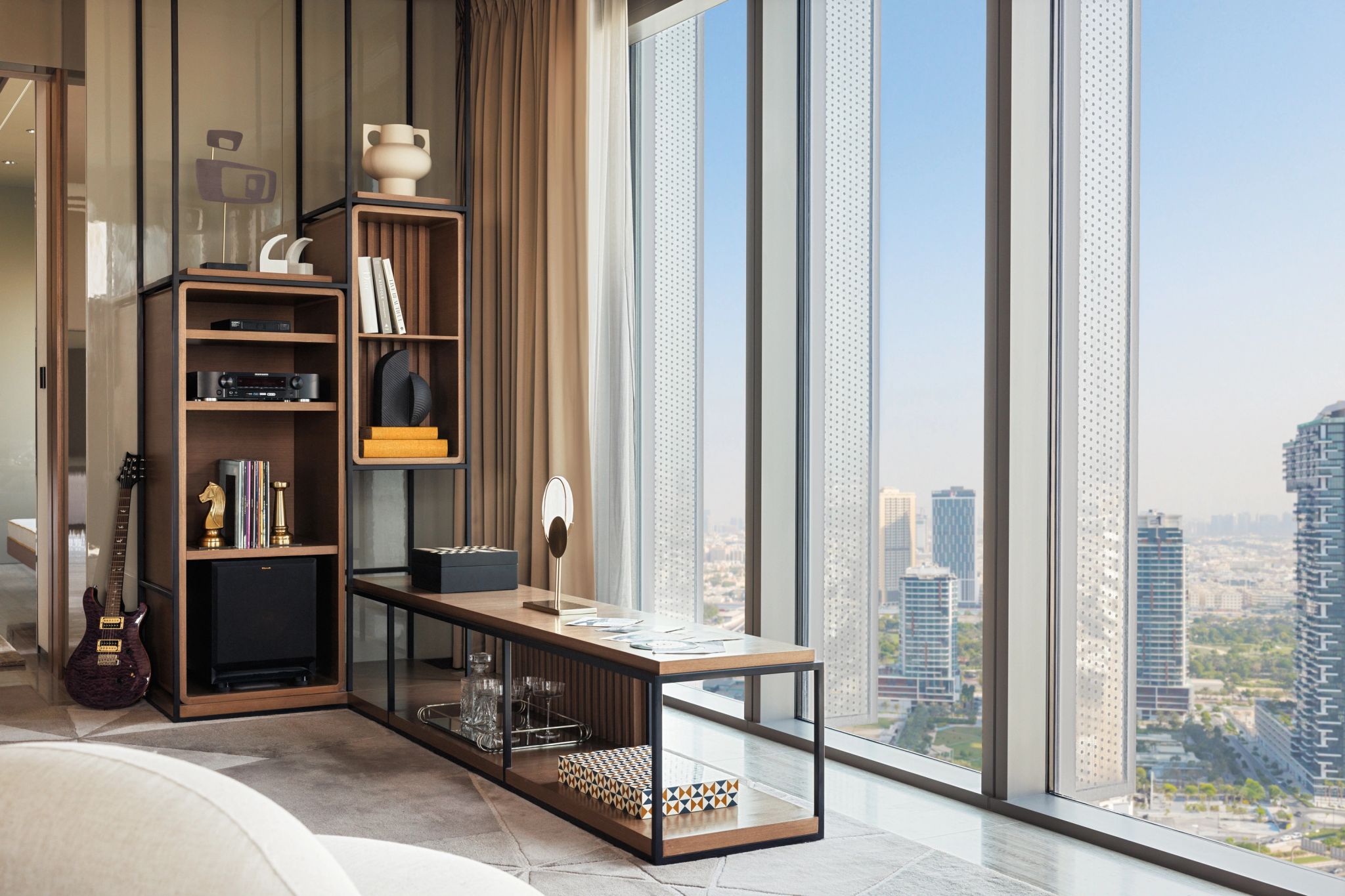 vista cidade dubai – suite com vista – objetos decorativos