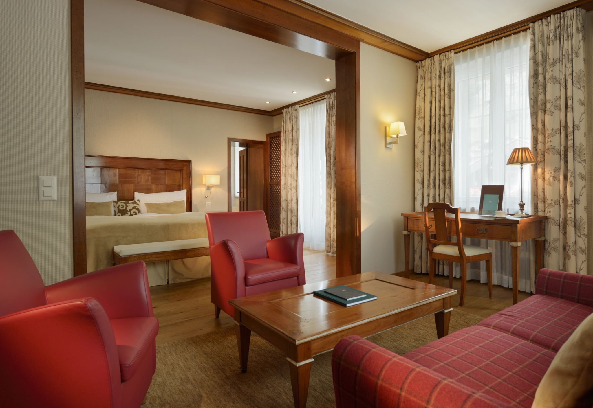 Alpine Suite Classic suite de luxo - sala de estar - mesa de trabalho