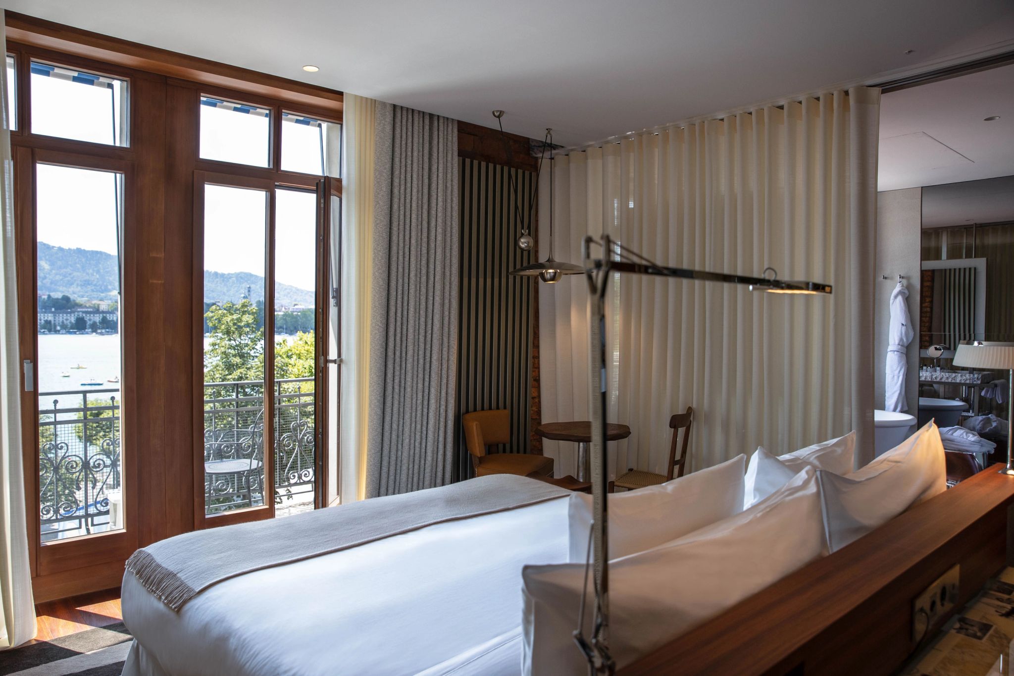 vista lago de zurich – quarto com varanda – banheiro chique 