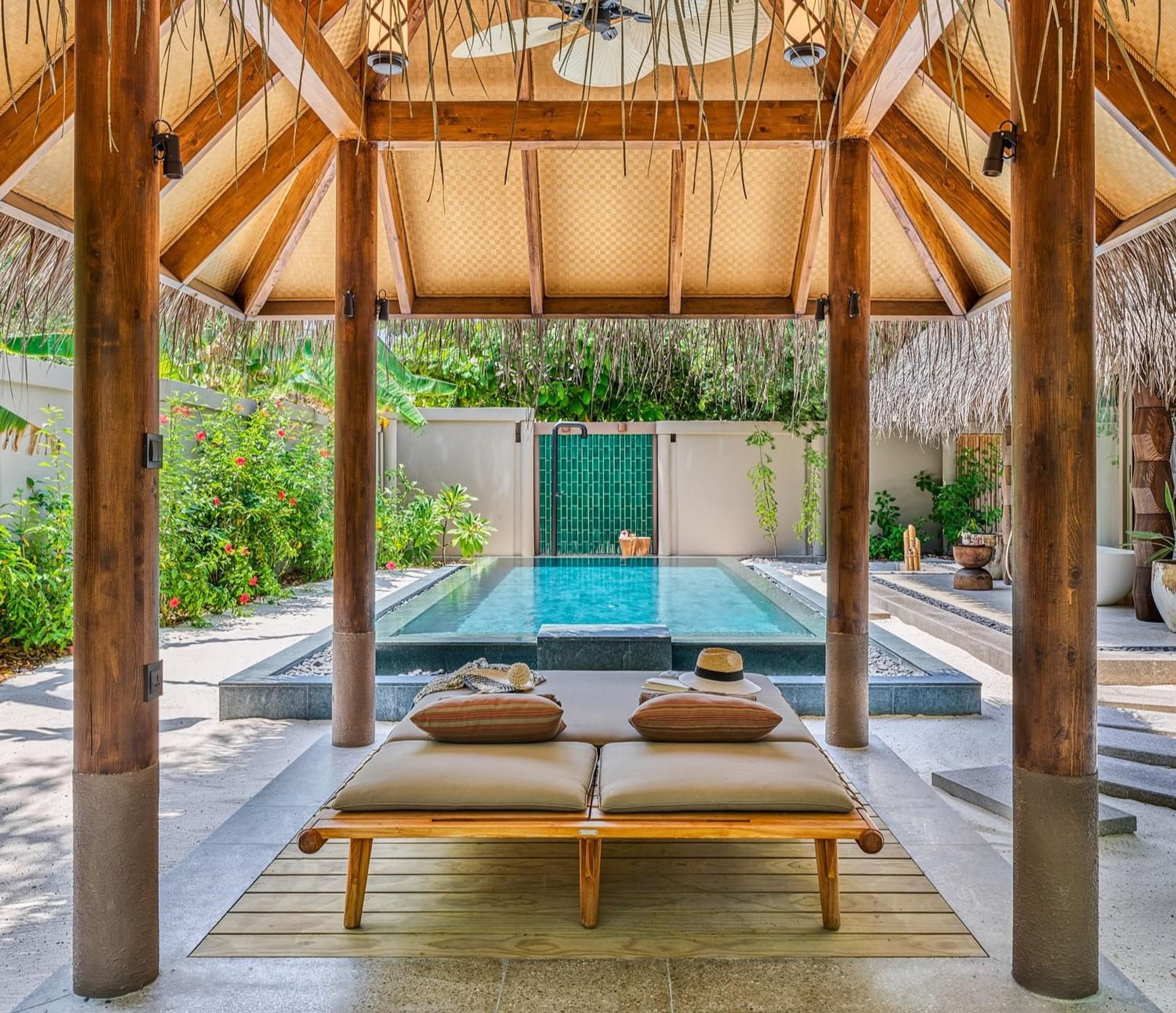 piscina de luxo – piscina externa – area externa da suite - suite familiar