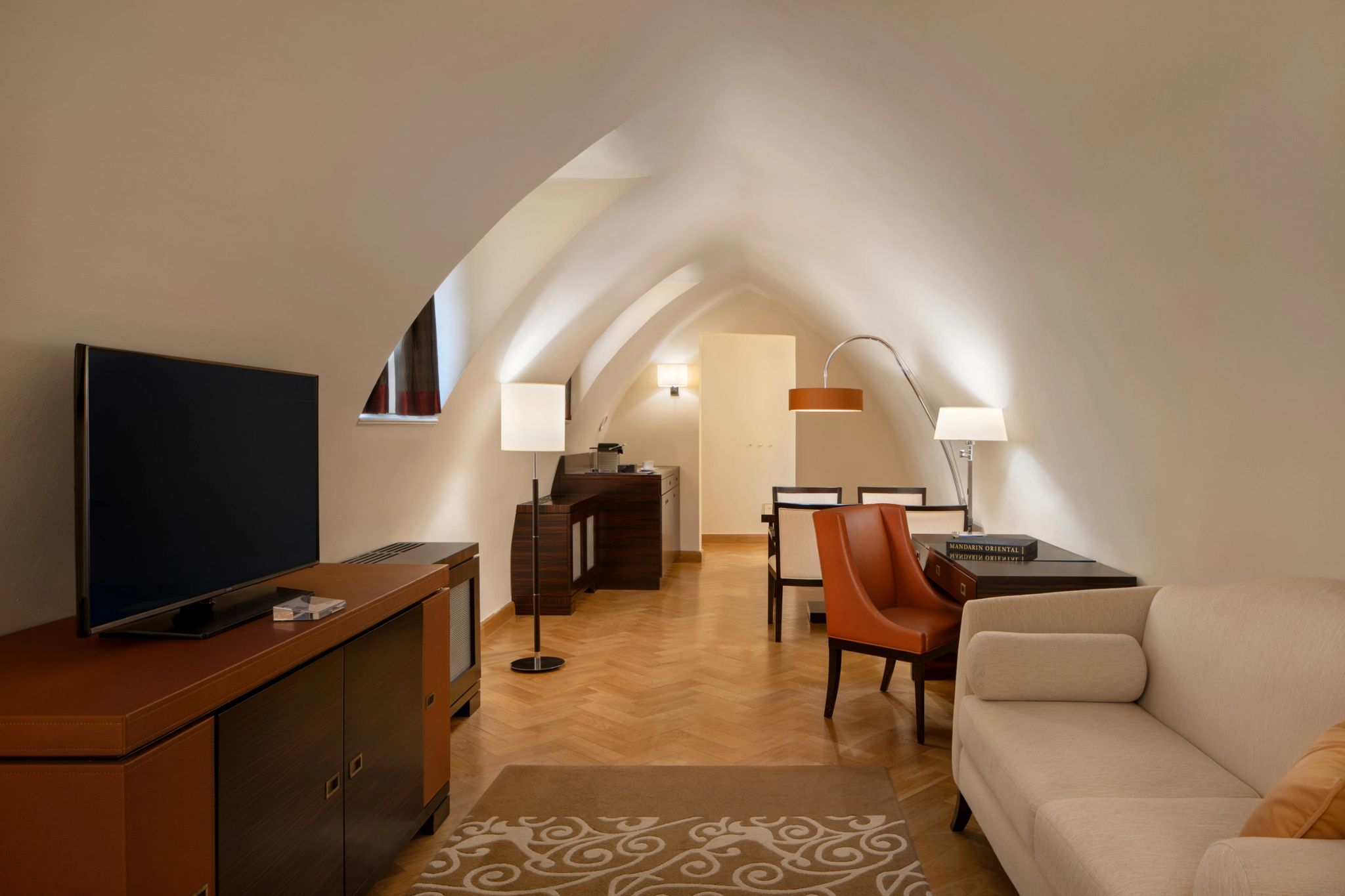 Monastery Suite suite de luxo - mesa de trabalho – sofa confortavel