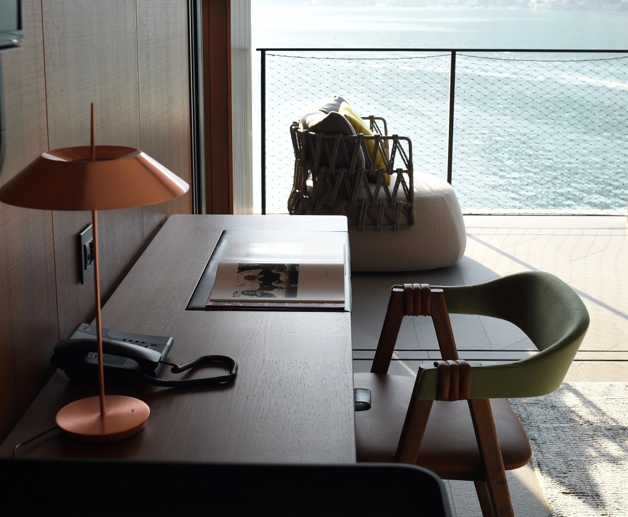 Corner Suite mesa de trabalho - escritorio particular - suite vista mar - suite com varanda