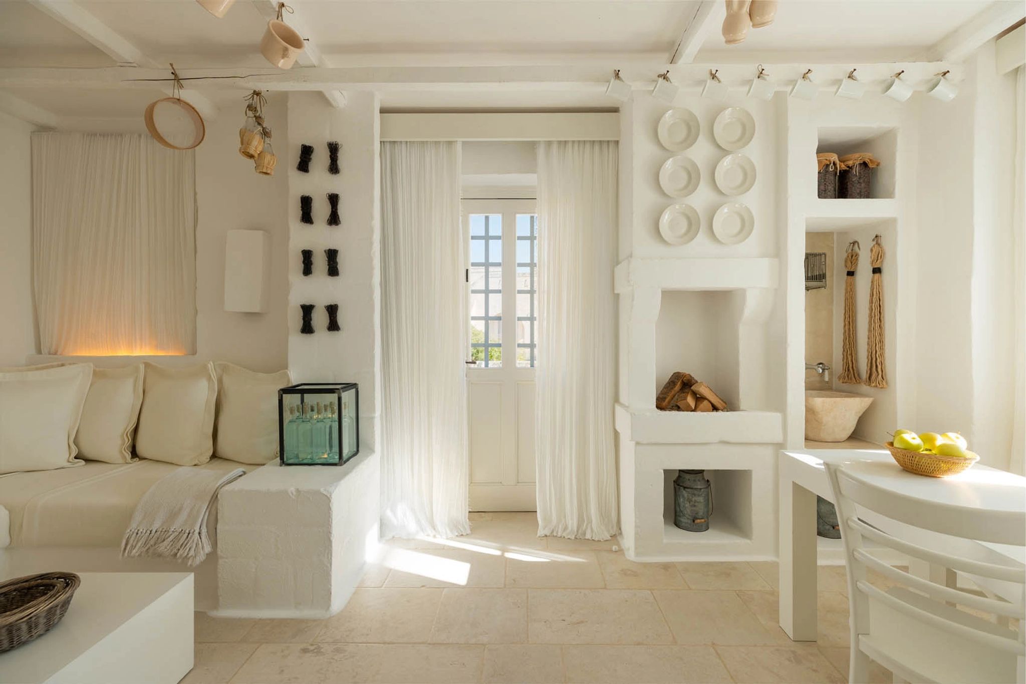 Borgo Magnifica suite do hotel – sofa confortavel – mesma de jantar