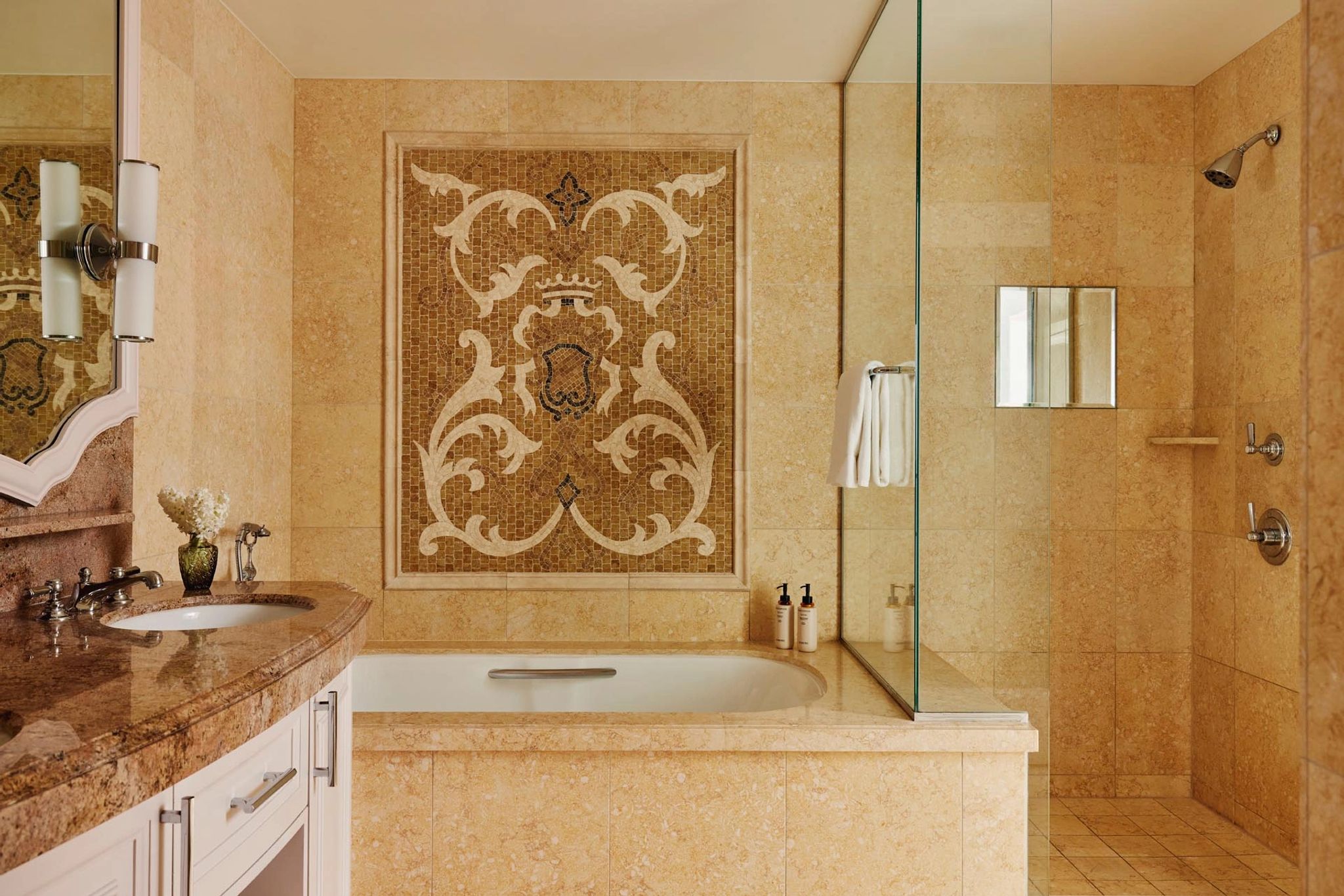 Deluxe banheiro em marmore – banheira de luxo – banheiro casal