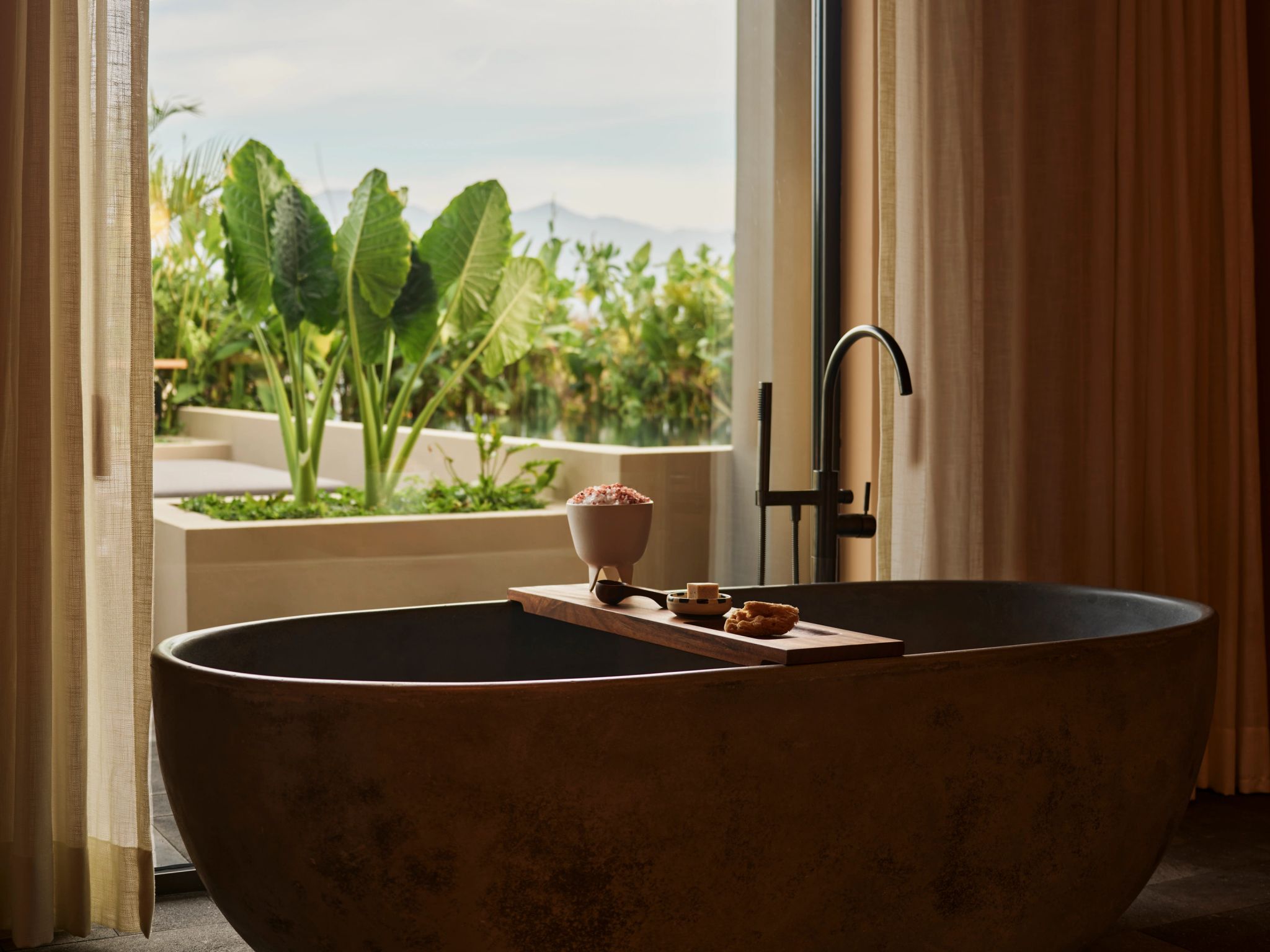 Flatland Rooftop Studio Suite banheira de luxo - vista panoramica - suite bem-estar