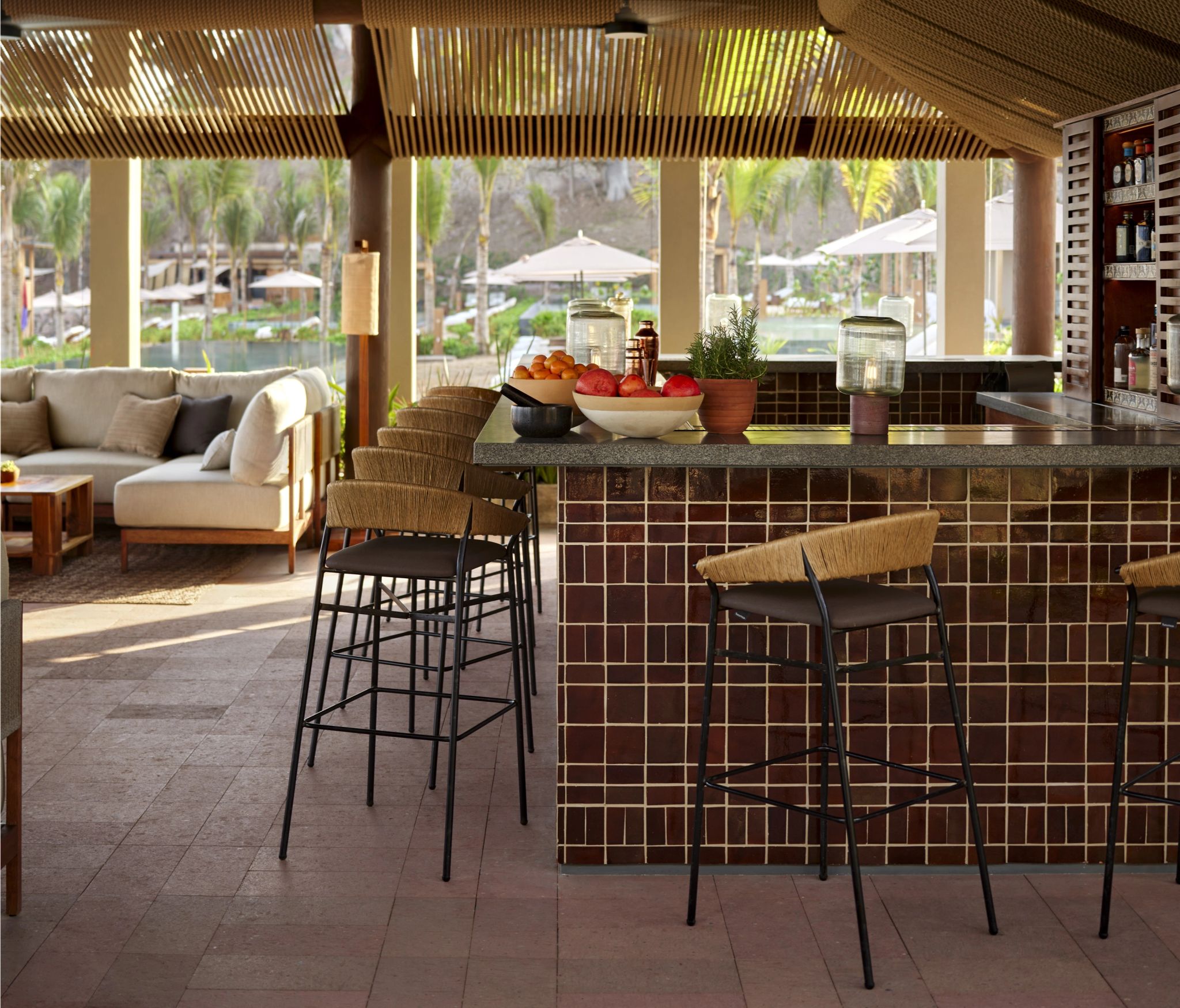 bar interno la cocina mandarina-design sofisticado-cocktails exclusivos