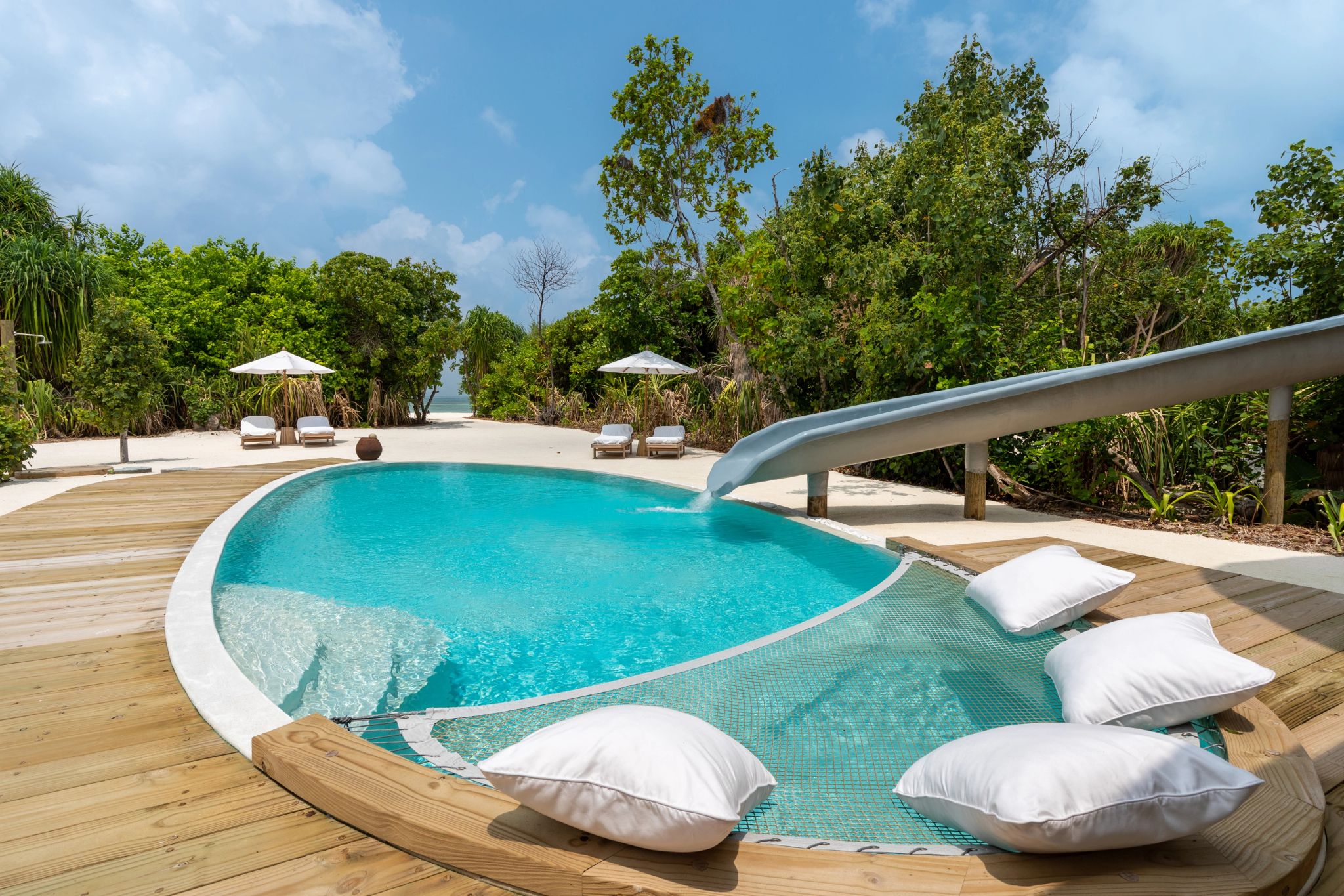 Two Bedroom Island Retreat Slide- Villa 48 piscina externa - lazer ao ar livre - piscina com toboga