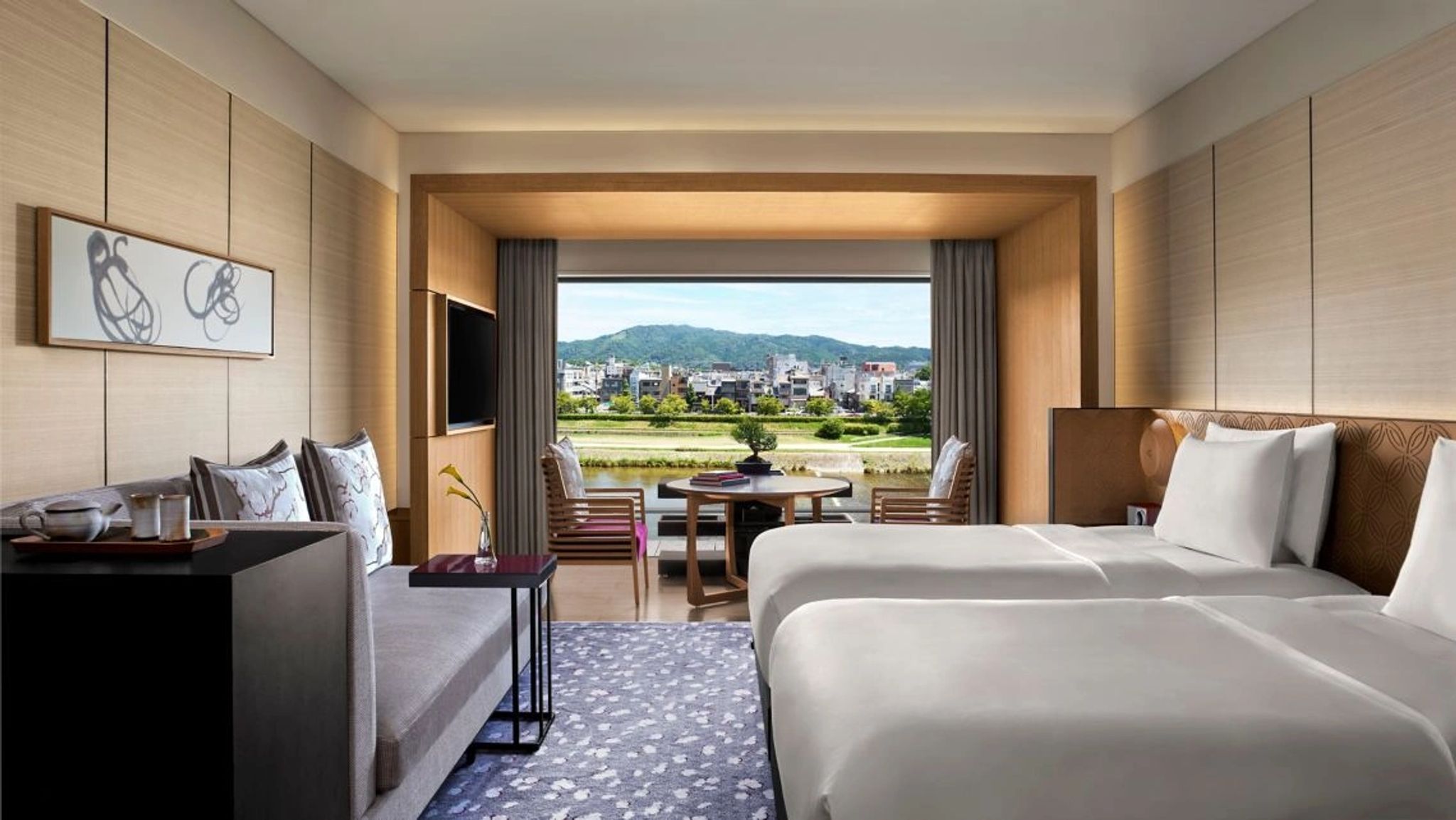 Grand Deluxe Kamogawa Double Suite premium – quarto minimalista – vista rio kamogawa