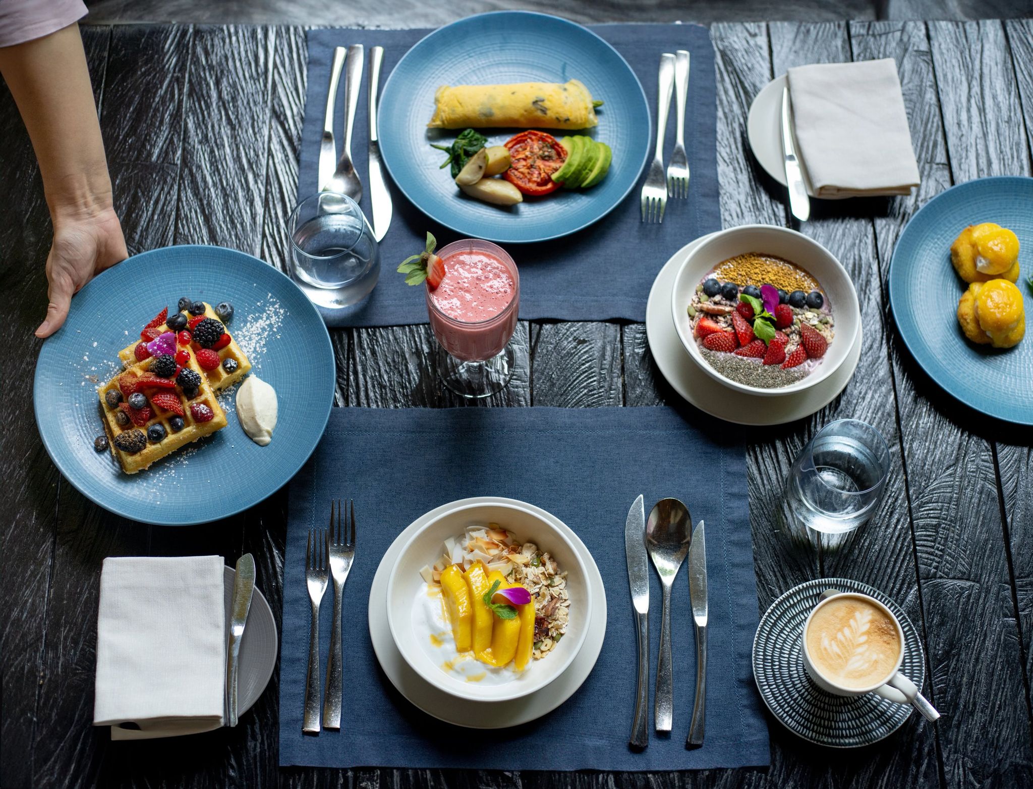 cafe da manha - mesa de cafe da manha - pratos gourmet - comida saudavel