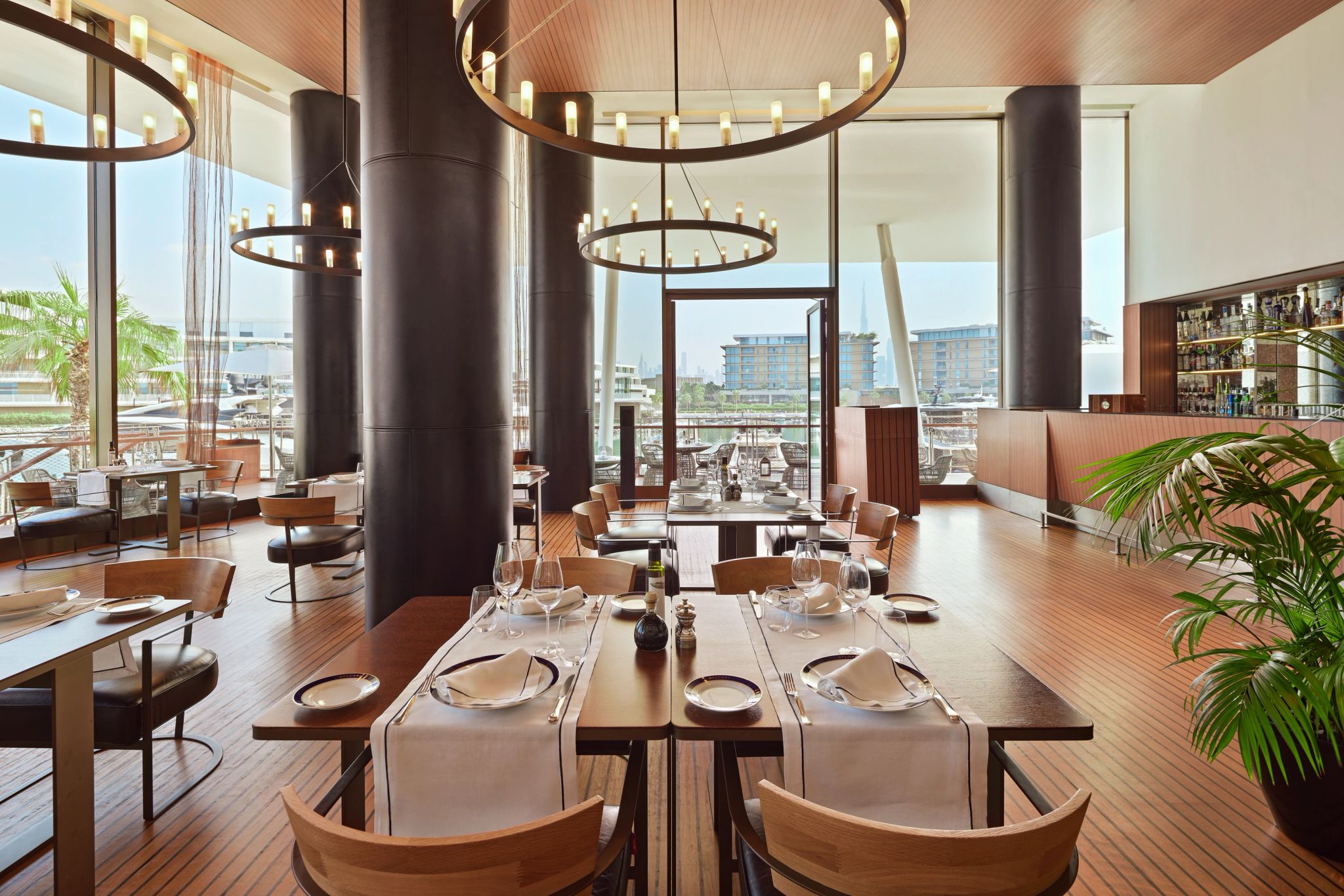 The Bvlgari Resort Dubai Yacht Club Restaurant  mesa de jantar - restaurante de luxo