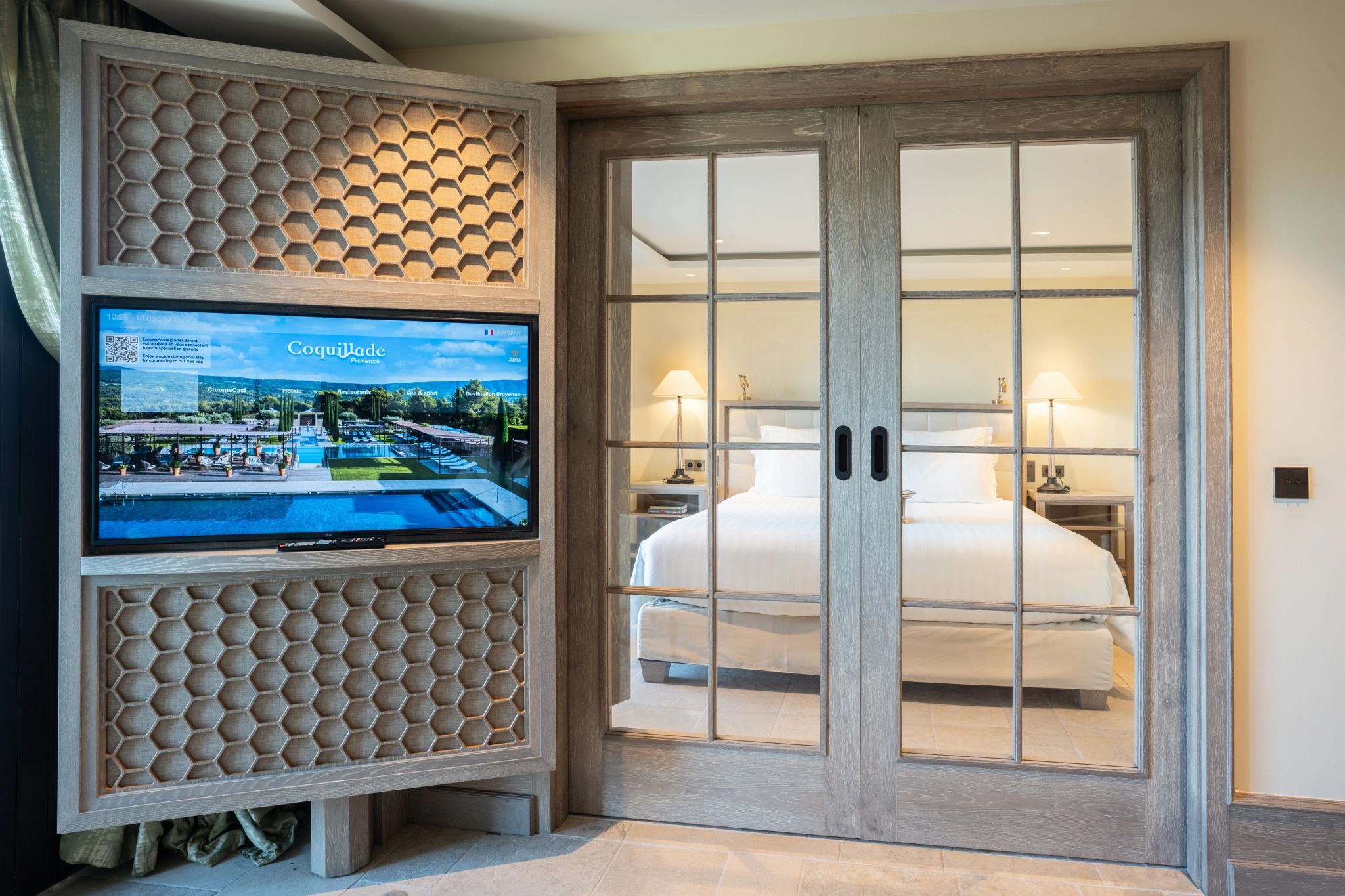 Family Suite suite com tv - suite moderna - decoraçao moderna - suite king - cama king