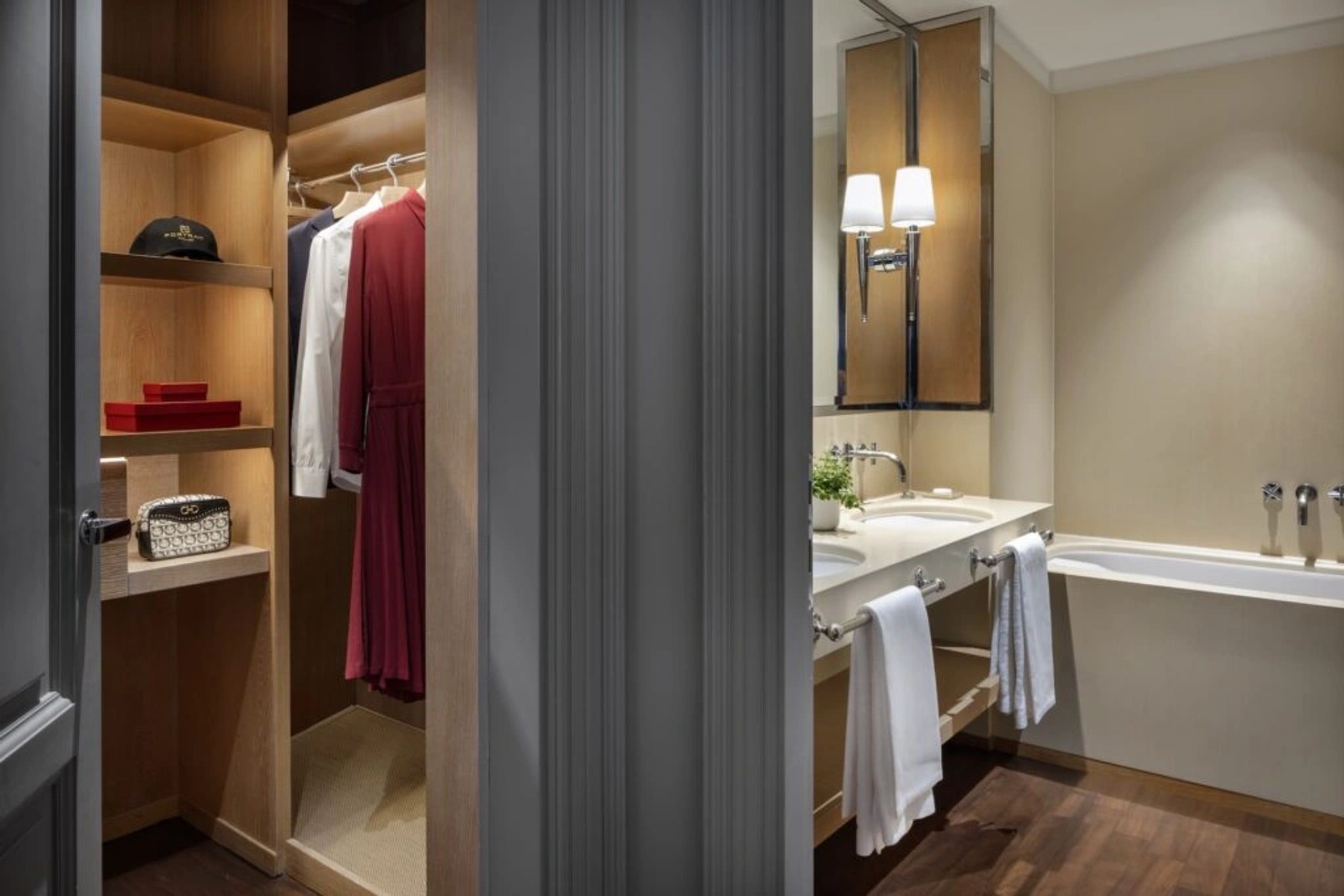 Two-bedroom Superior Suite River View suite premium - closet walk in - decoracao luxo