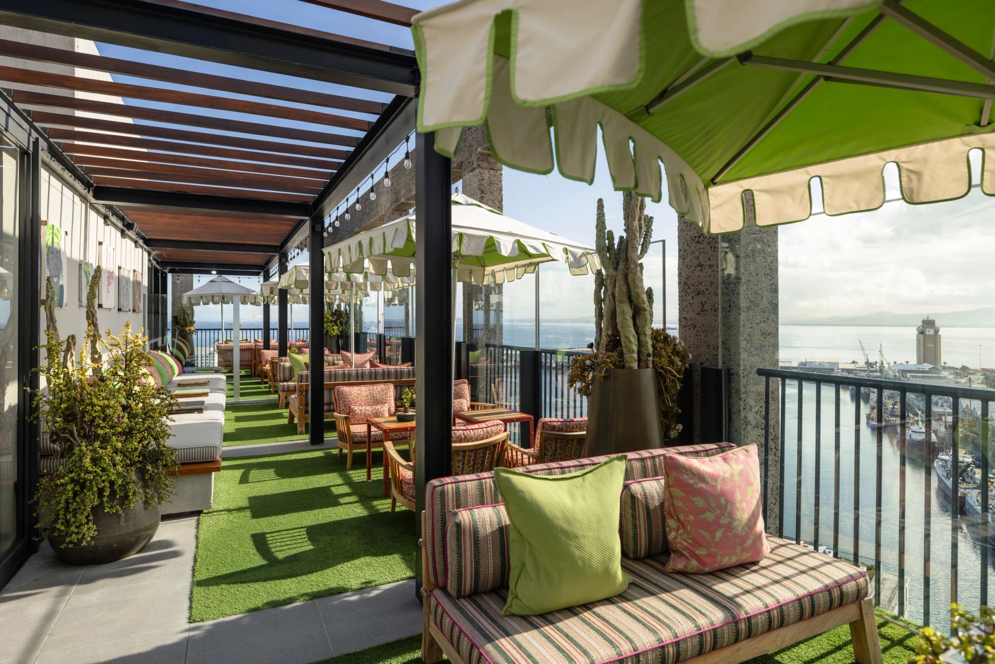 The Silo Hotel rooftop cape town - bar terraco - vista oceano cidade do cabo