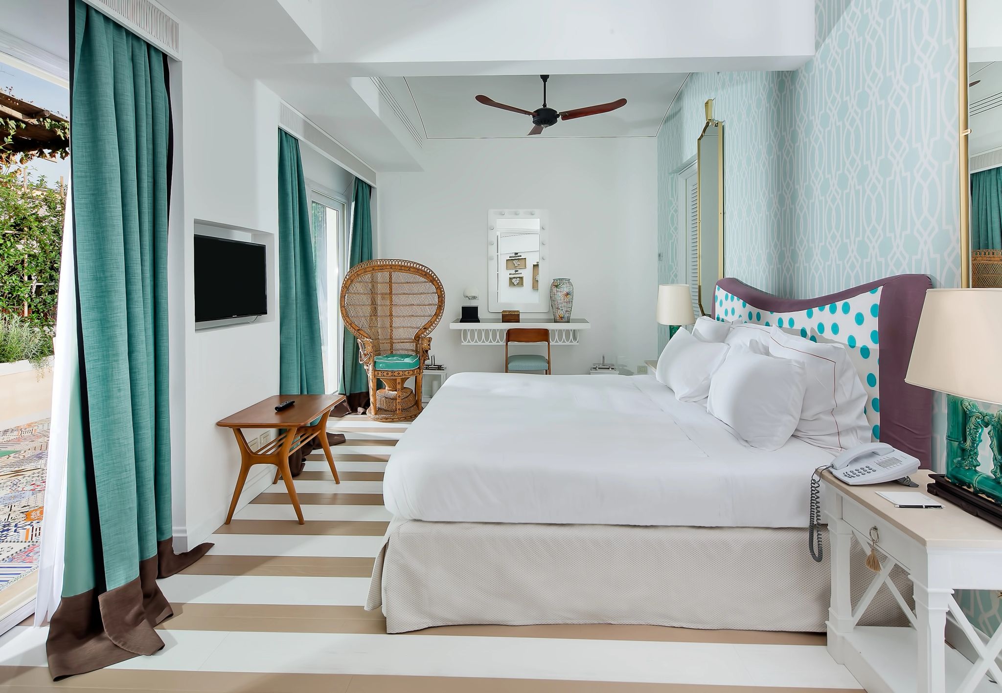 Comfort Suite Private Courtyard cama de casal – suite premium - vista patio