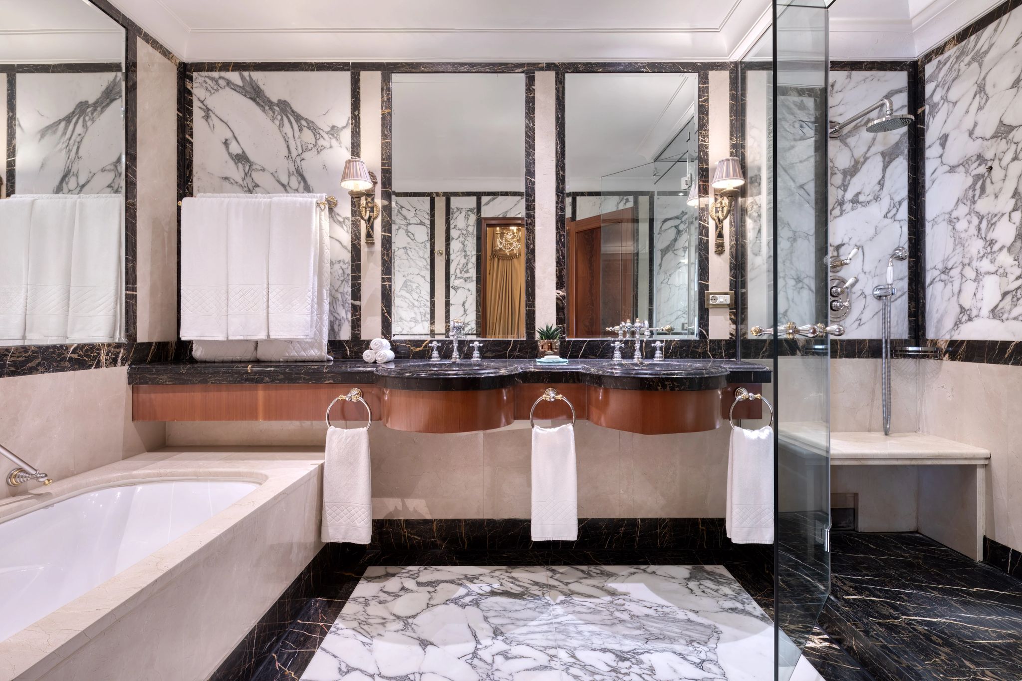 Grande Suite One Bedroom Suite King City view banheira de imersao - quarto com banheira - banho premium