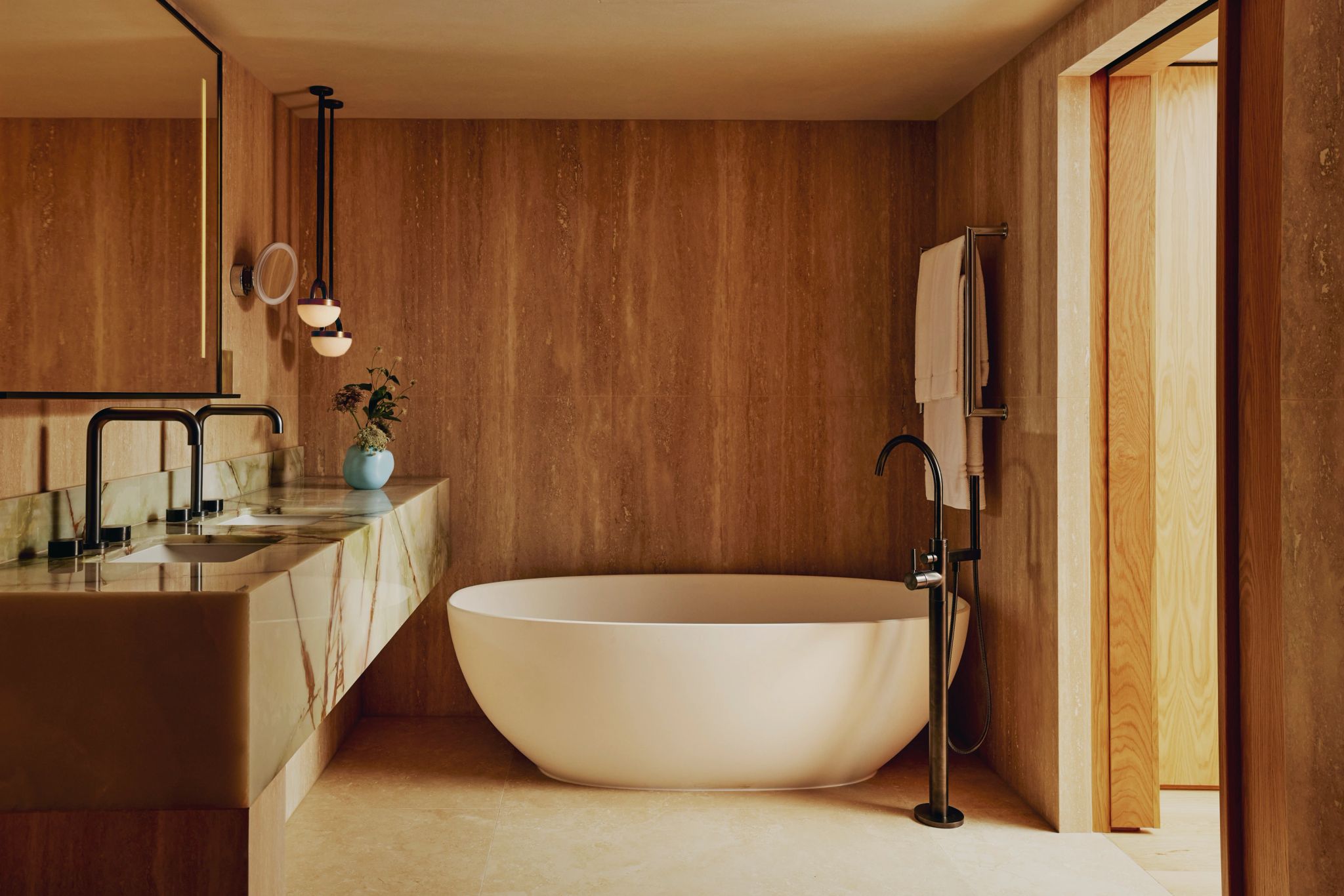 banheira de imersao - banho relaxante - banho de banheira - banheiro moderno