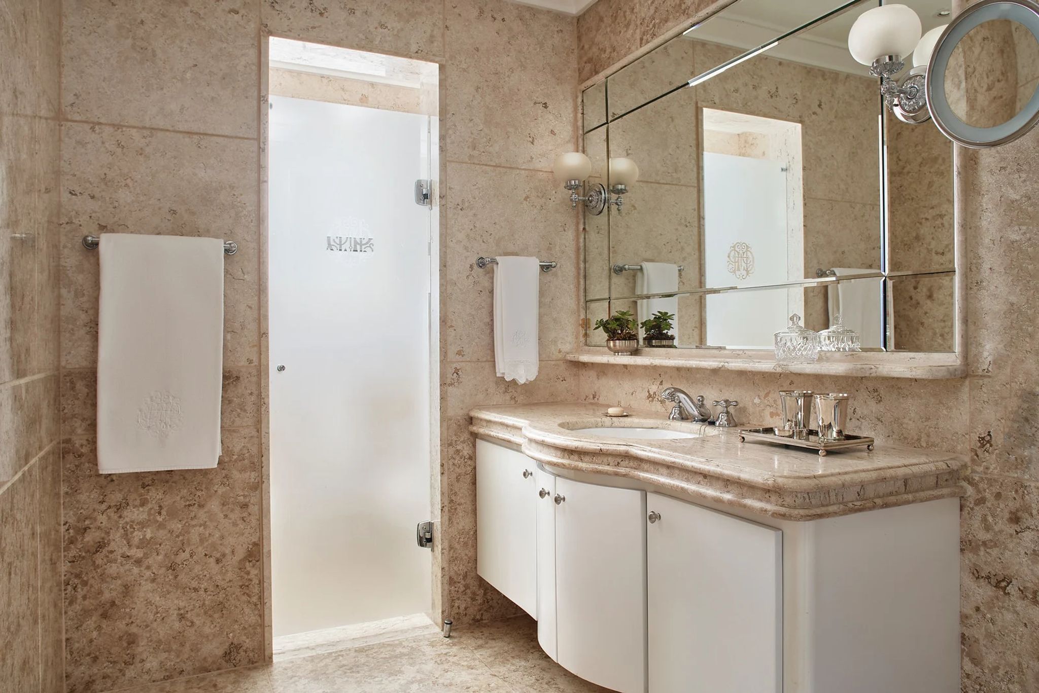 suite do copa - banheiro de marmore - hotel de luxo no rio