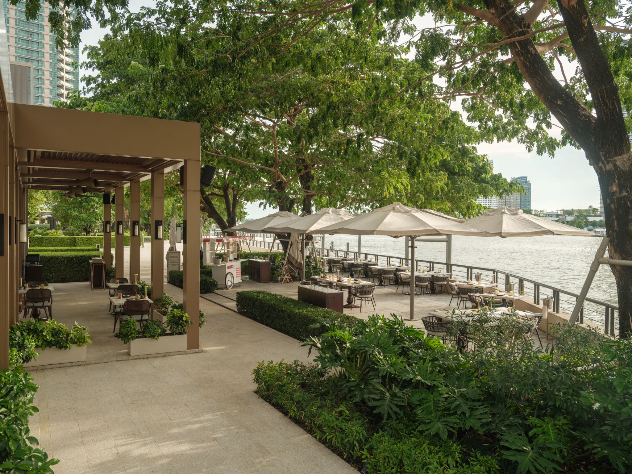 restaurante com terraço - terraço gourmet - terraço beira lago