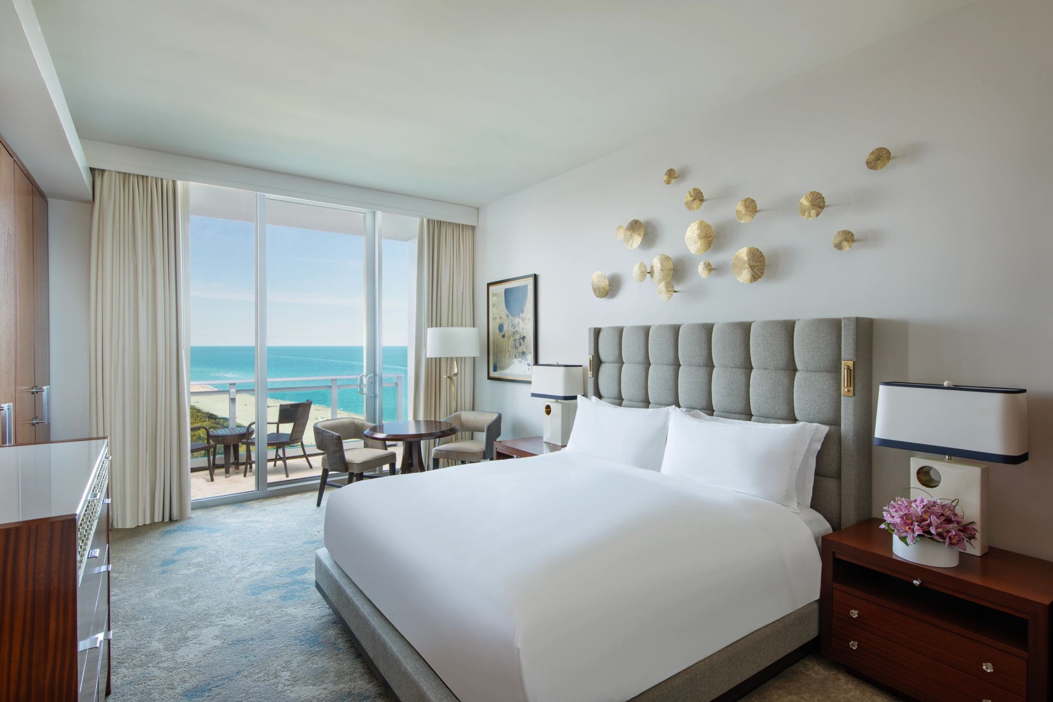 quarto vista mar - cama king-size - decoracao moderna