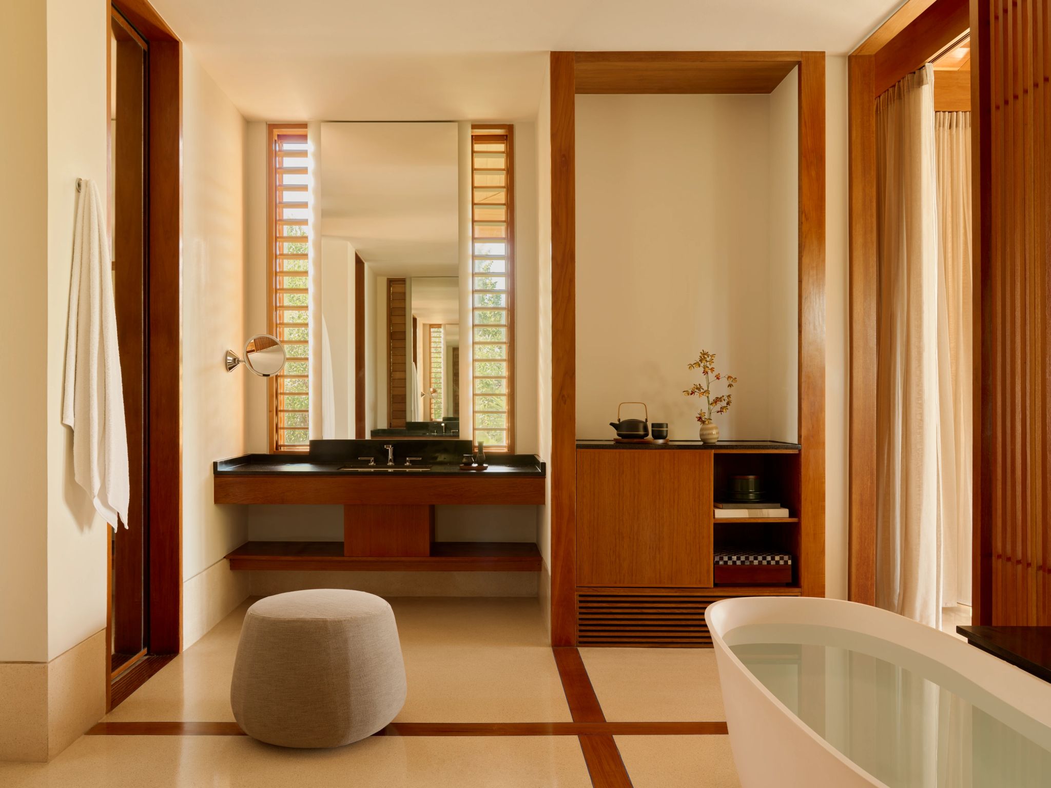 Tranquility Pavilion banheiro grande - banheira de imersao