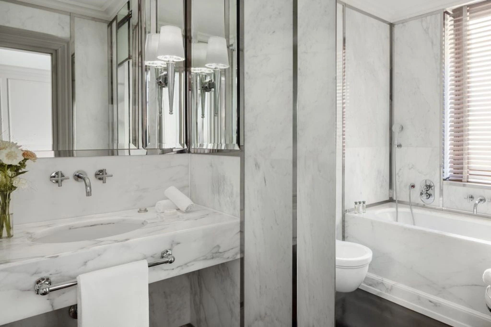 Portrait Studio banheiro grande - suite premium - banheira grande