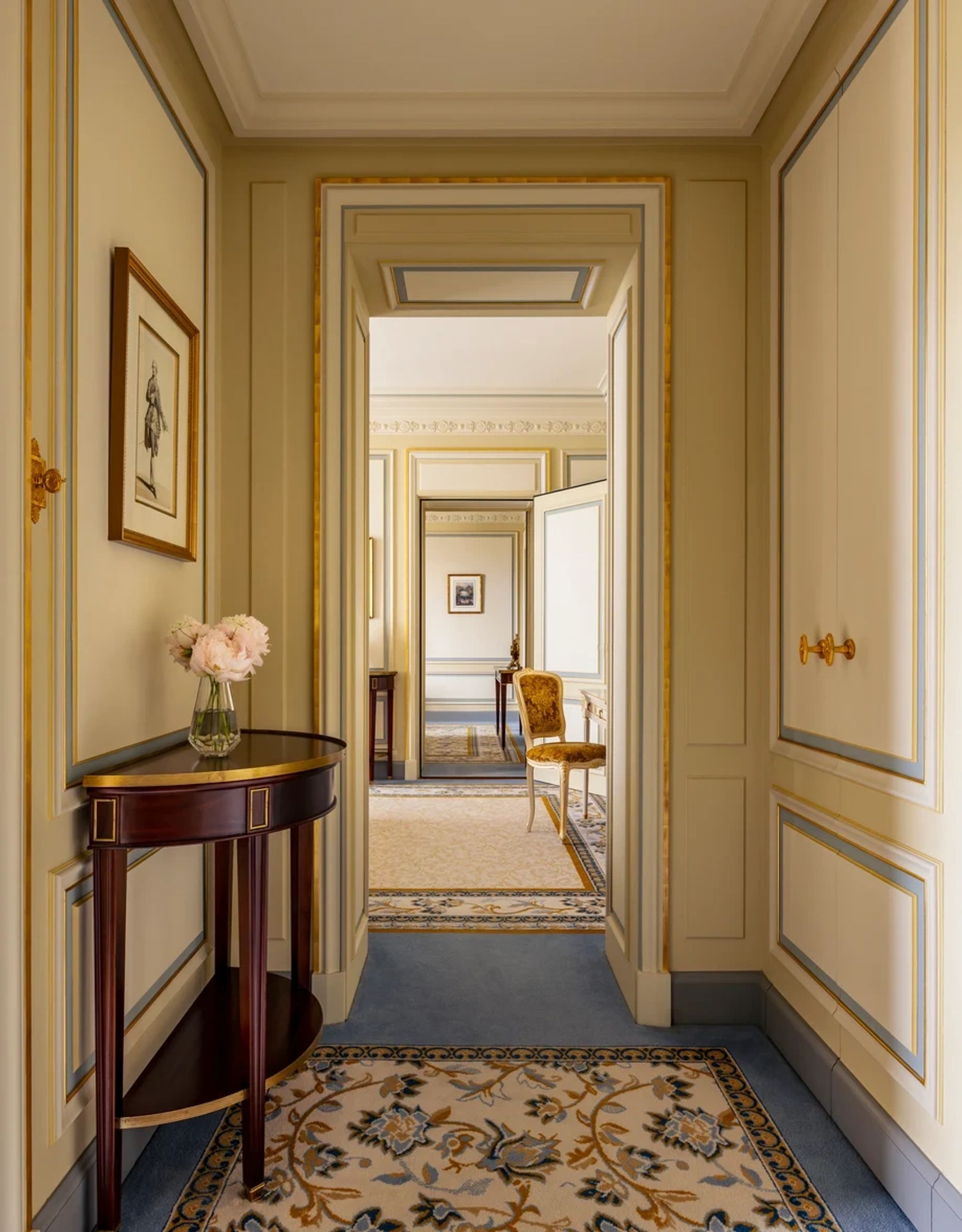 Deluxe Suite detalhes talhados madeira - suite decoracao luxo - estilo belle epoque quarto