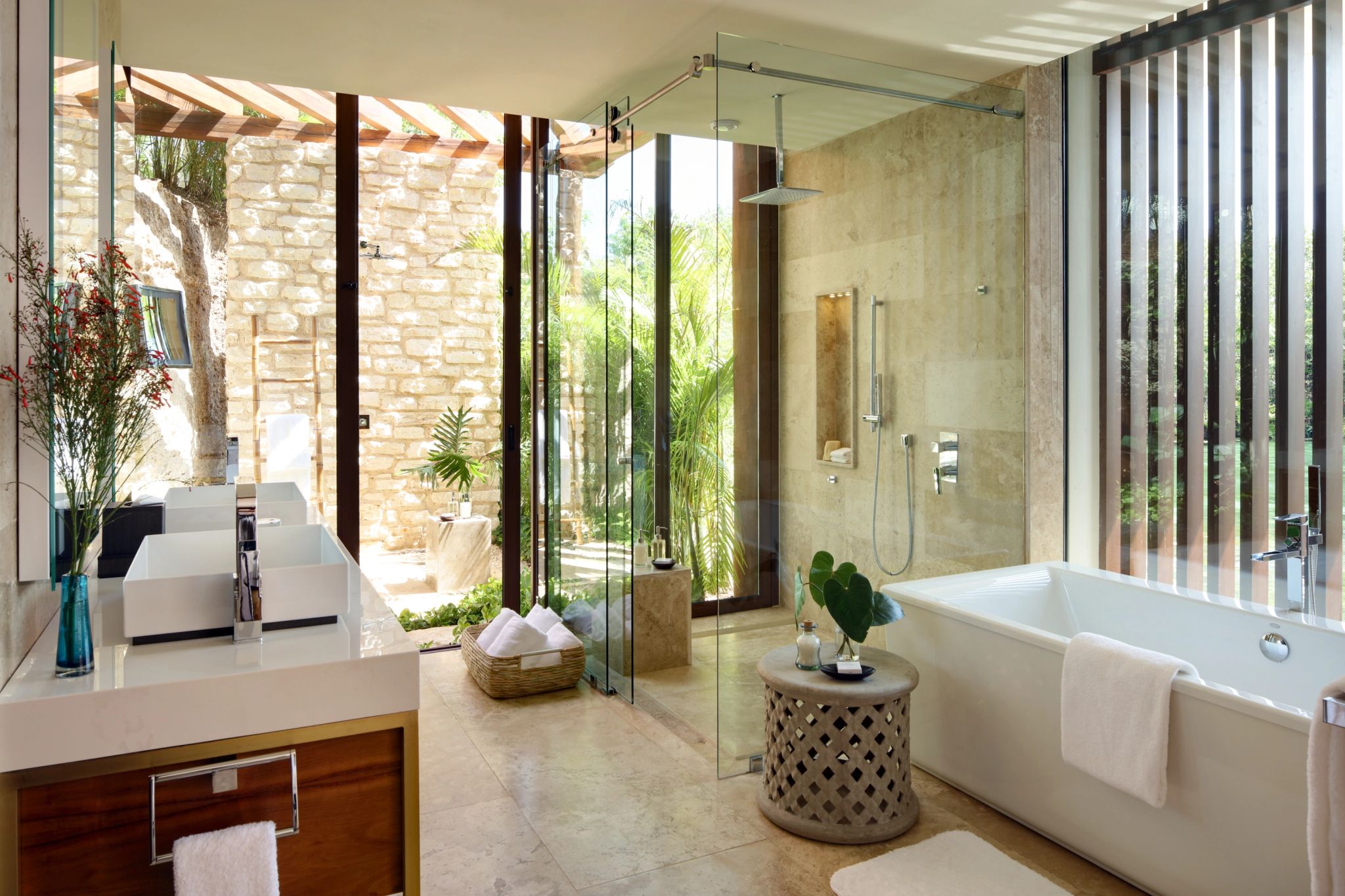 Coral Three Bedroom Villa banheiro de luxo – banheiro com banheira