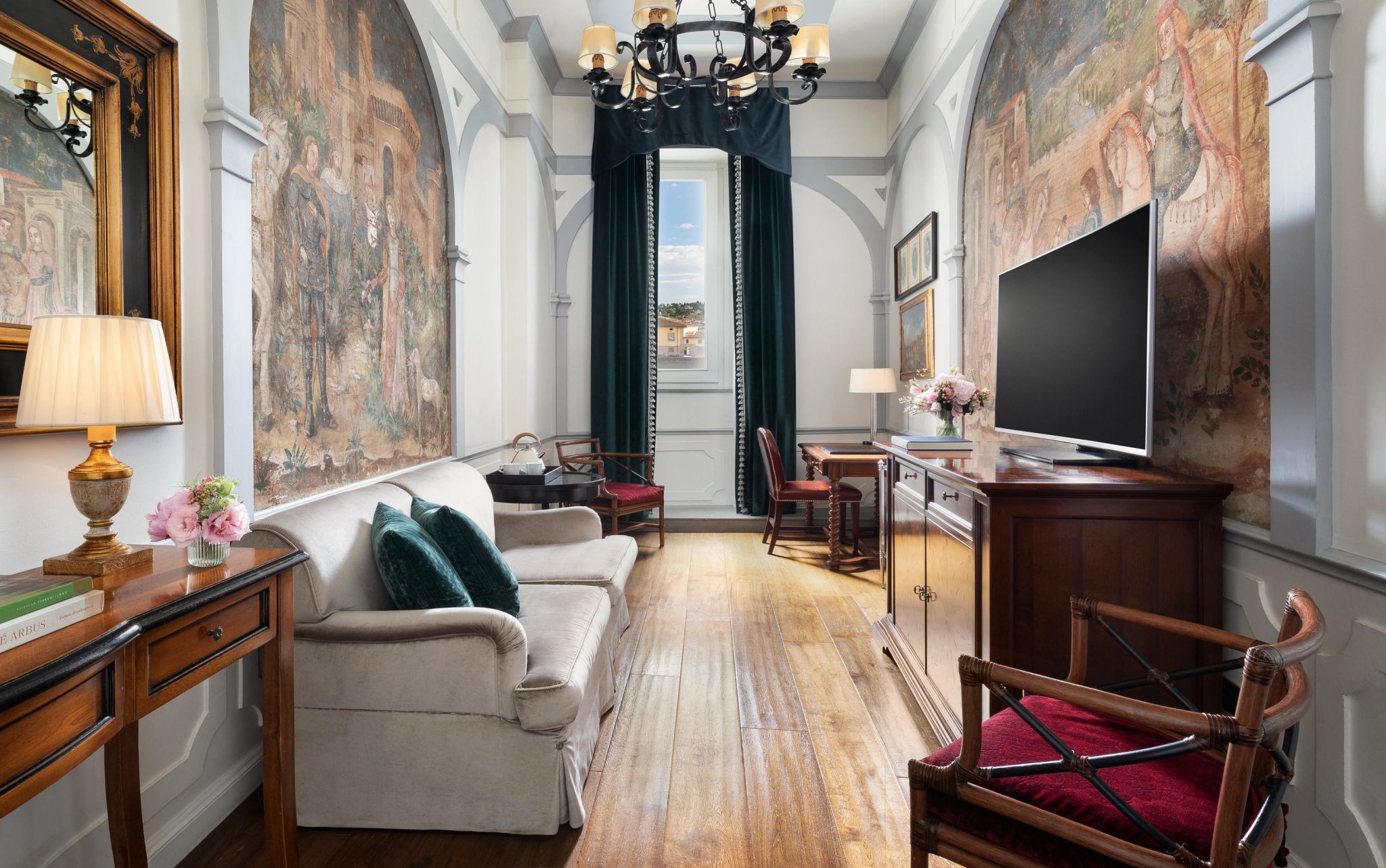 Deluxe Suite Arno River View  sala de estar - sala de tv - decoraçao classica