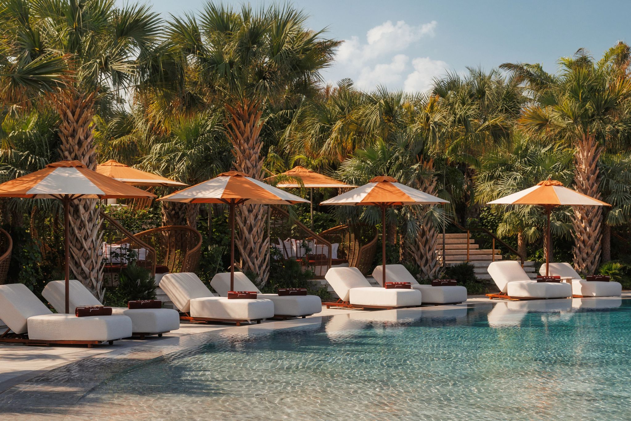 piscina com vista dubai - resort de luxo hotel jumeirah - lazer exclusivo
