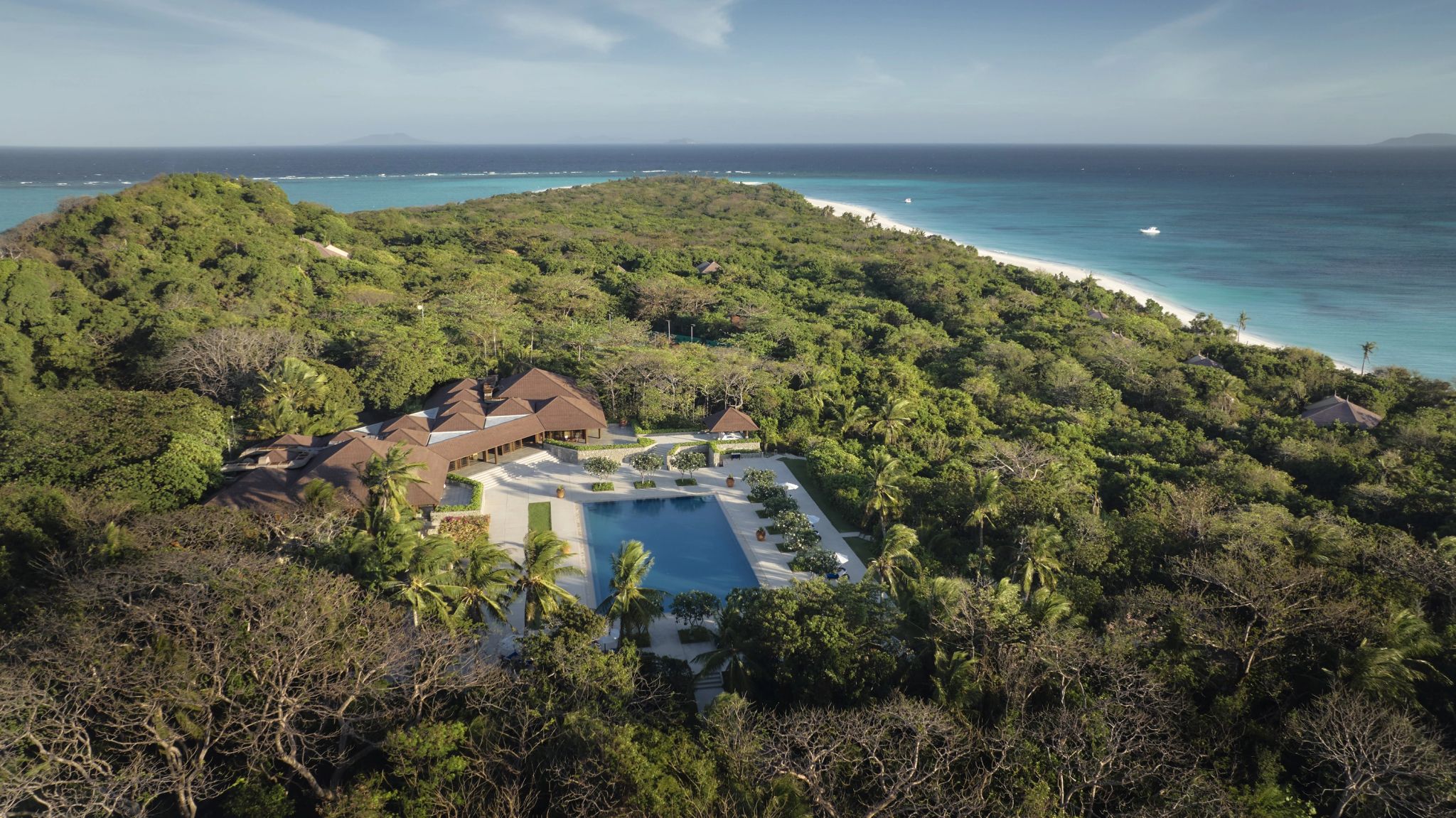 Vista aérea do resort piscina hotel – area de lazer  – area externa hotel