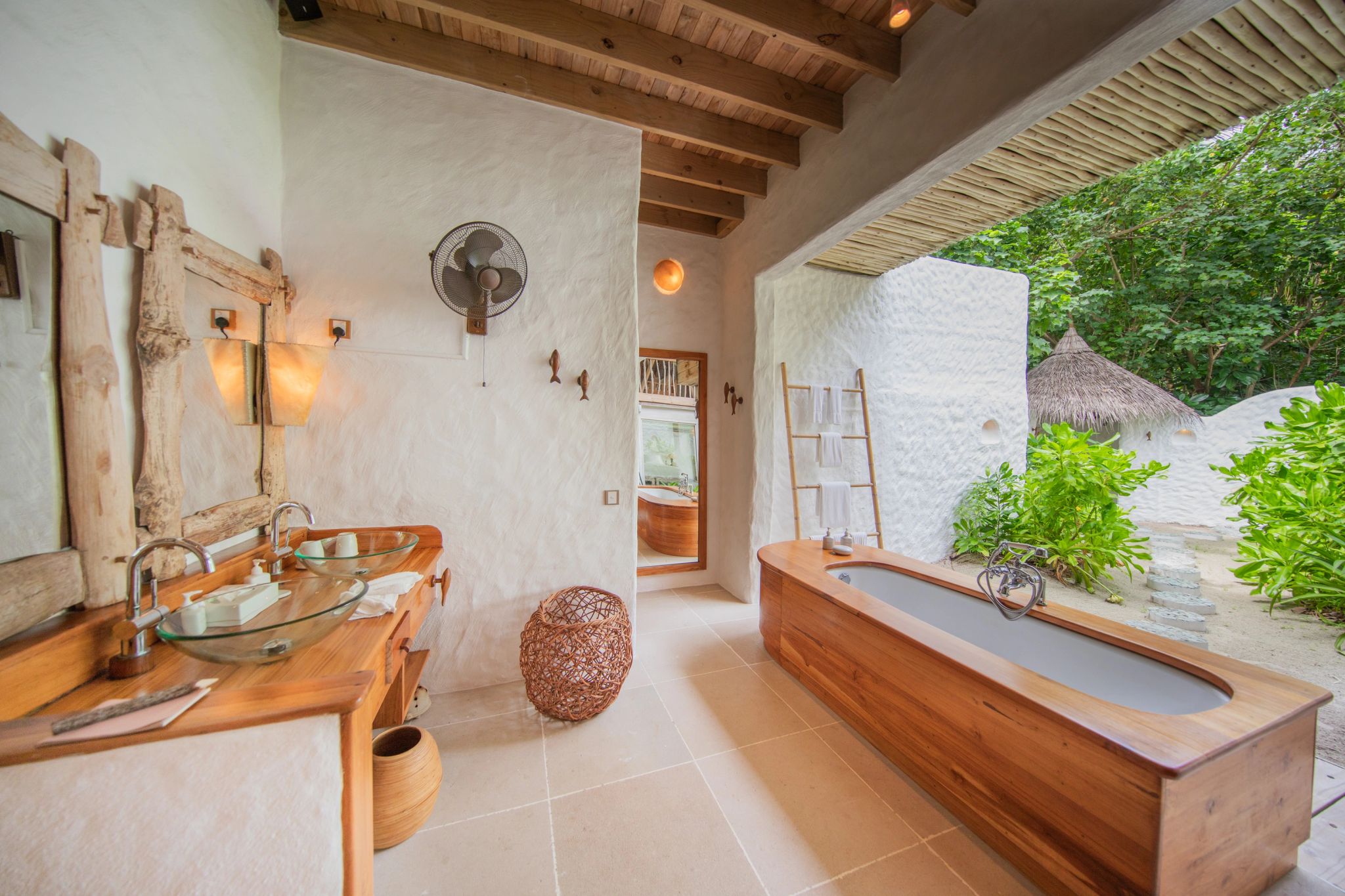 Two Bedroom Crusoe Pool banheiro amplo maldivas - suite dois quartos - decoracao rustica luxo