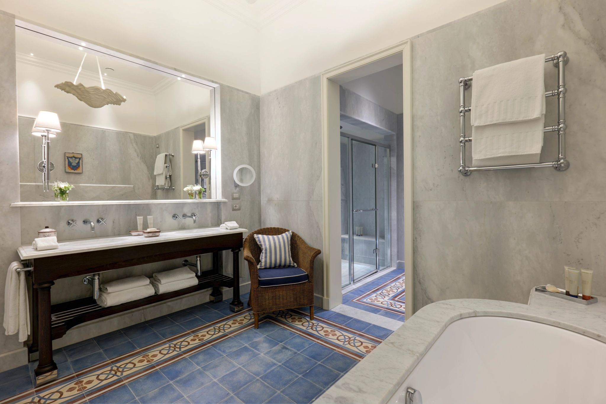 Donna Franca Suite banho premium – banheiro de luxo – banho de banheira - banheira de imersao