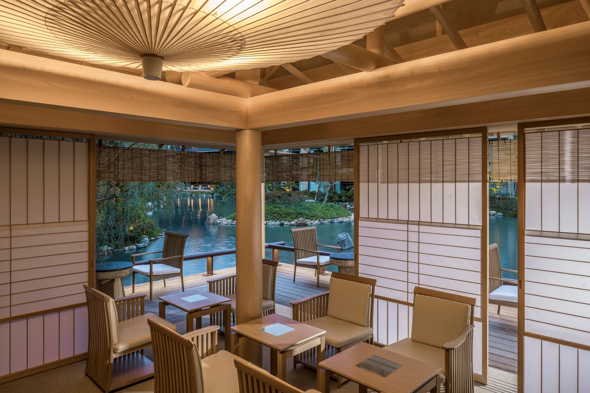 Fuju design de luxo – jantar com vista - almoço vista lago