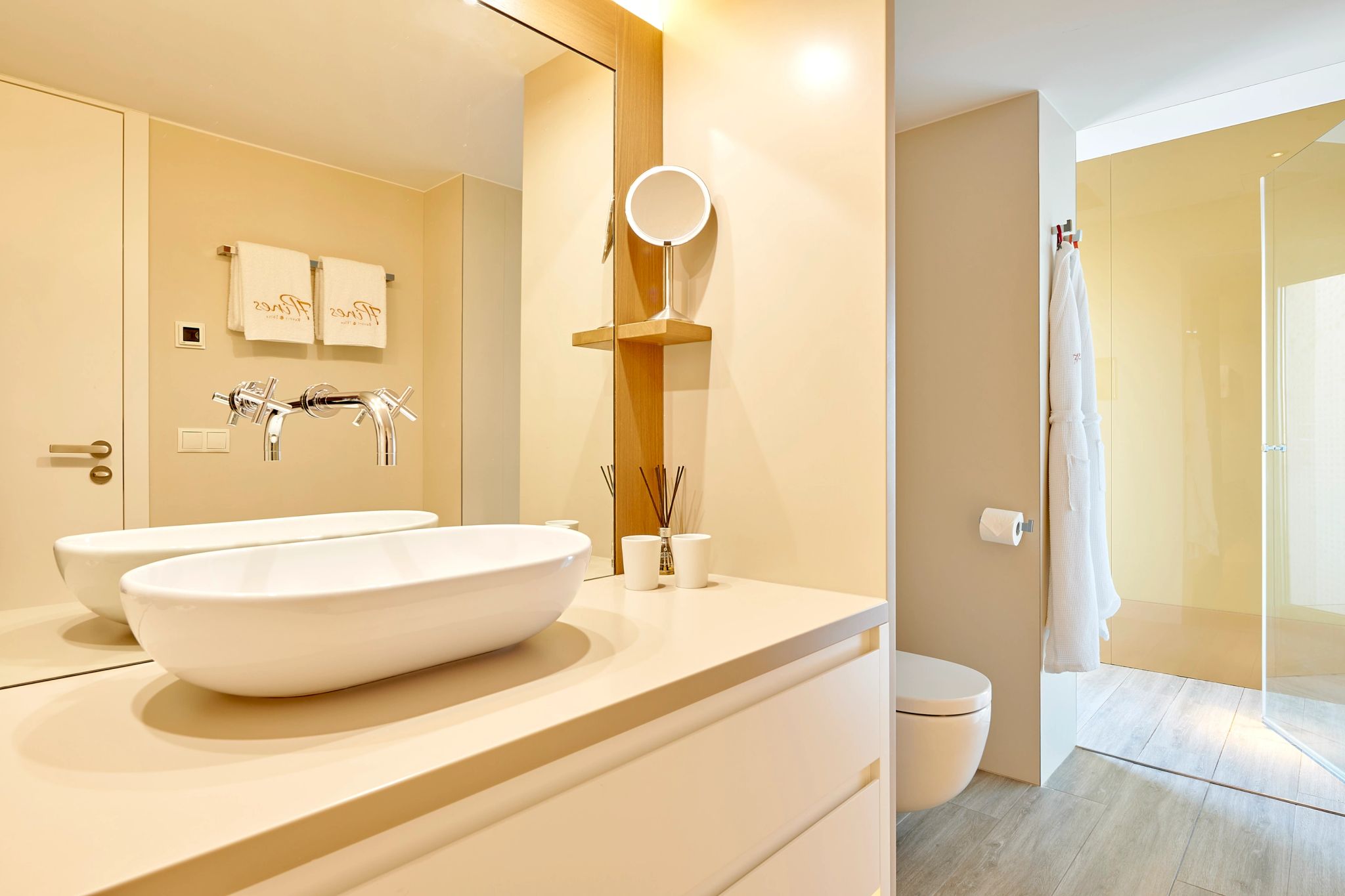 Cliff Suite Sea View Duplex Deluxe design moderno – banheiro premium  – experiencia de banho cinco estrelas