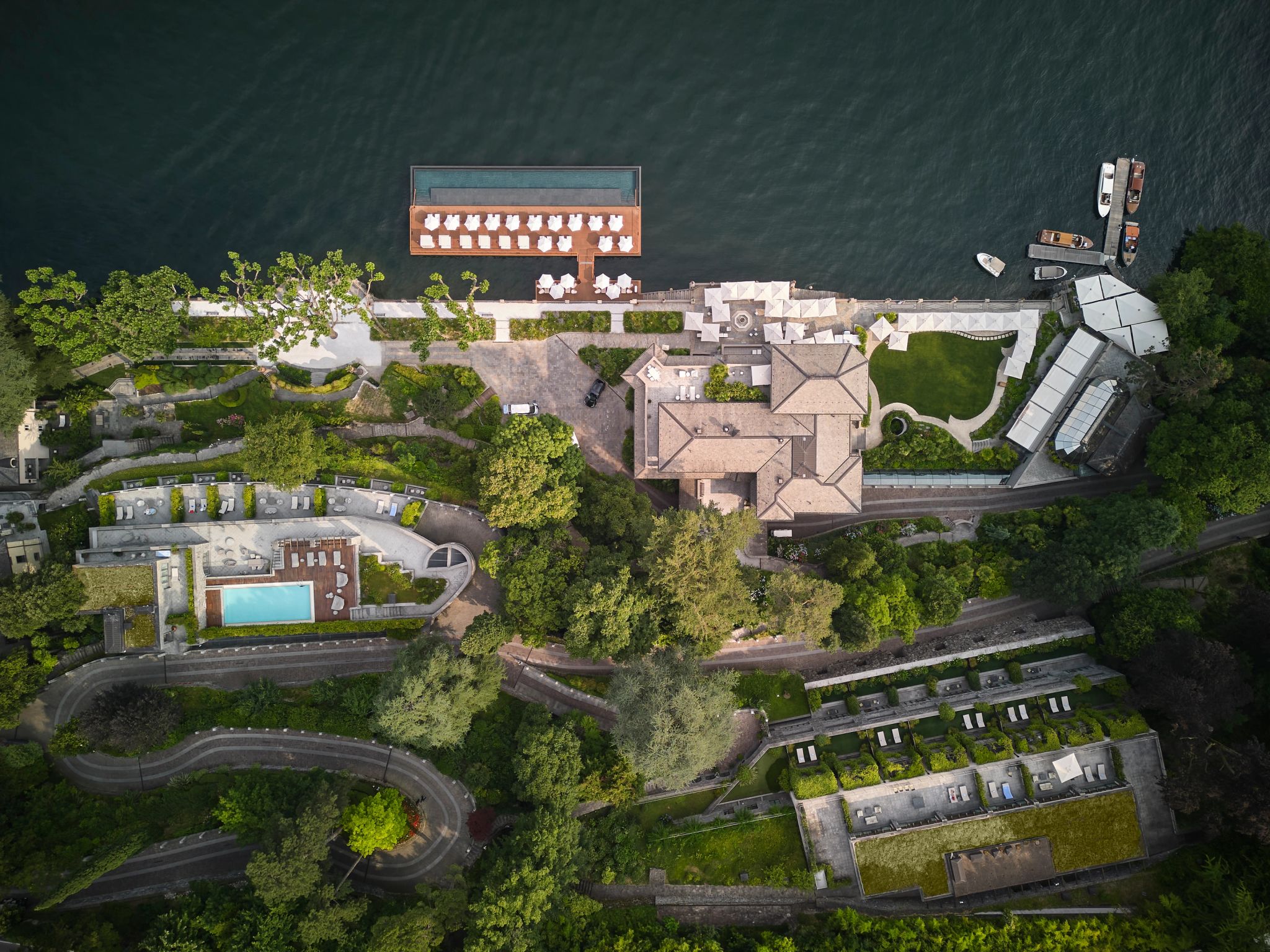 Vista aérea do resort design de luxo – hotel dos sonhos - vista aerea - hotel com jardim