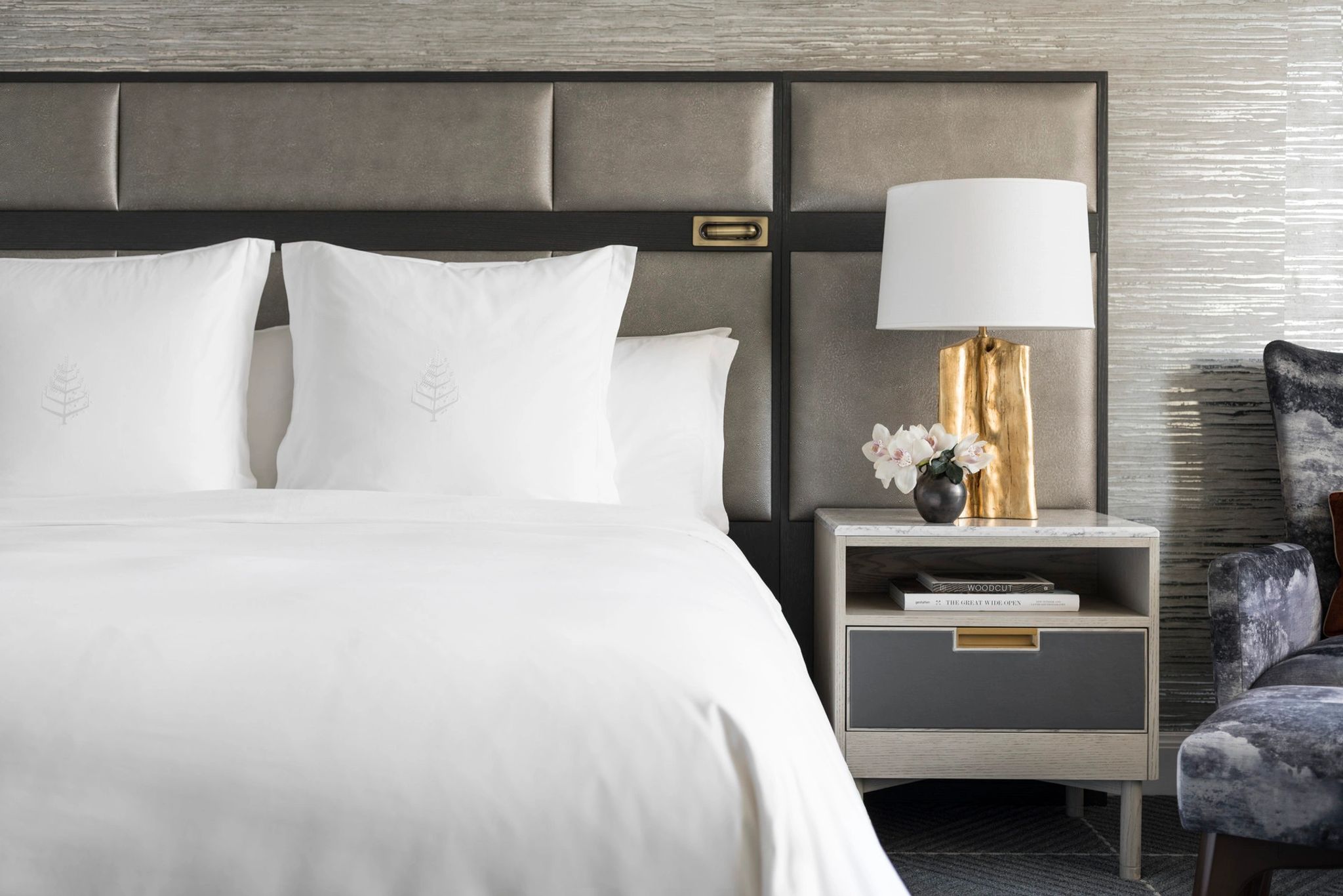 cama de hotel – design elegante – quarto de luxo