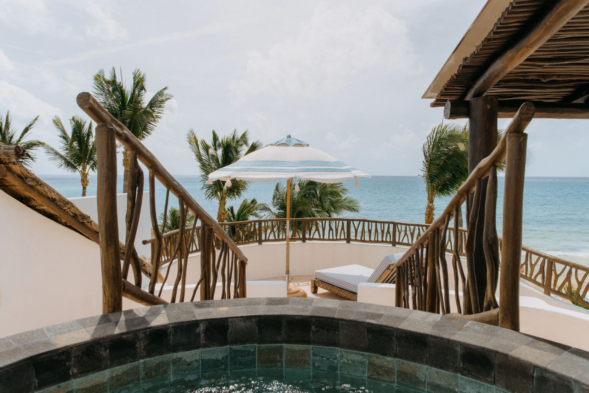 Oceanfront One Bedroom Plunge Pool Suite piscina vista mar – piscina privativa – area externa suite