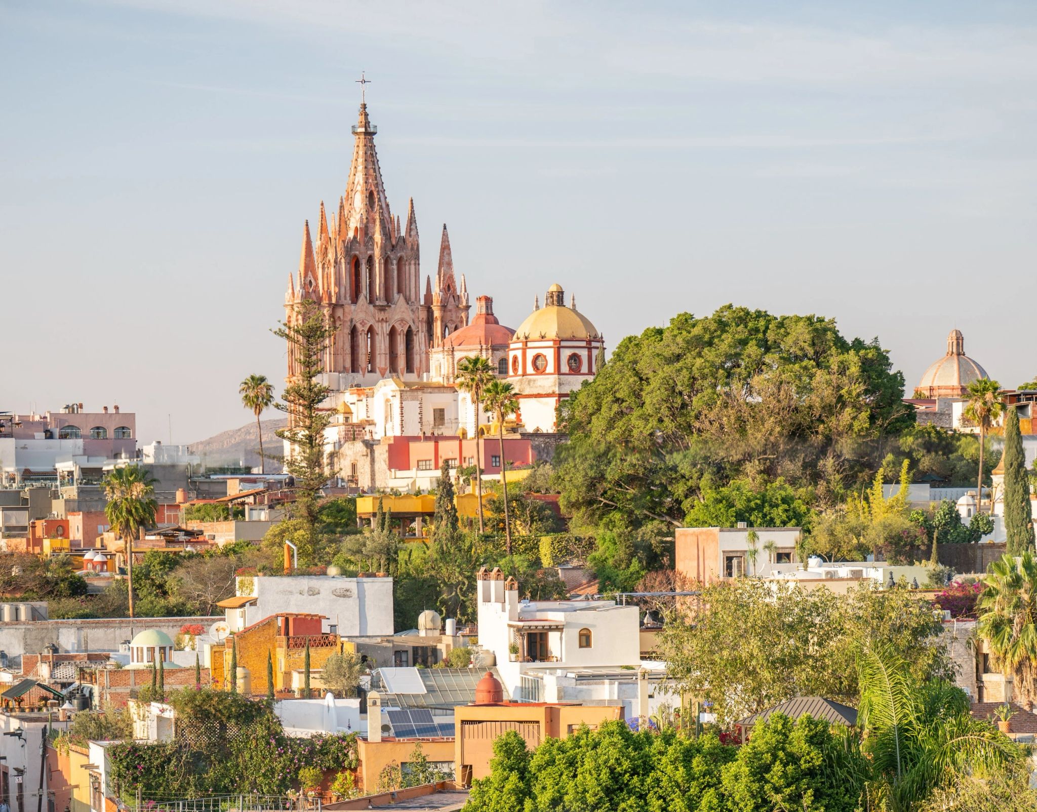 Vista da Cidade vista panoramica da cidade colonial - telhados e igrejas - mexico lindo
