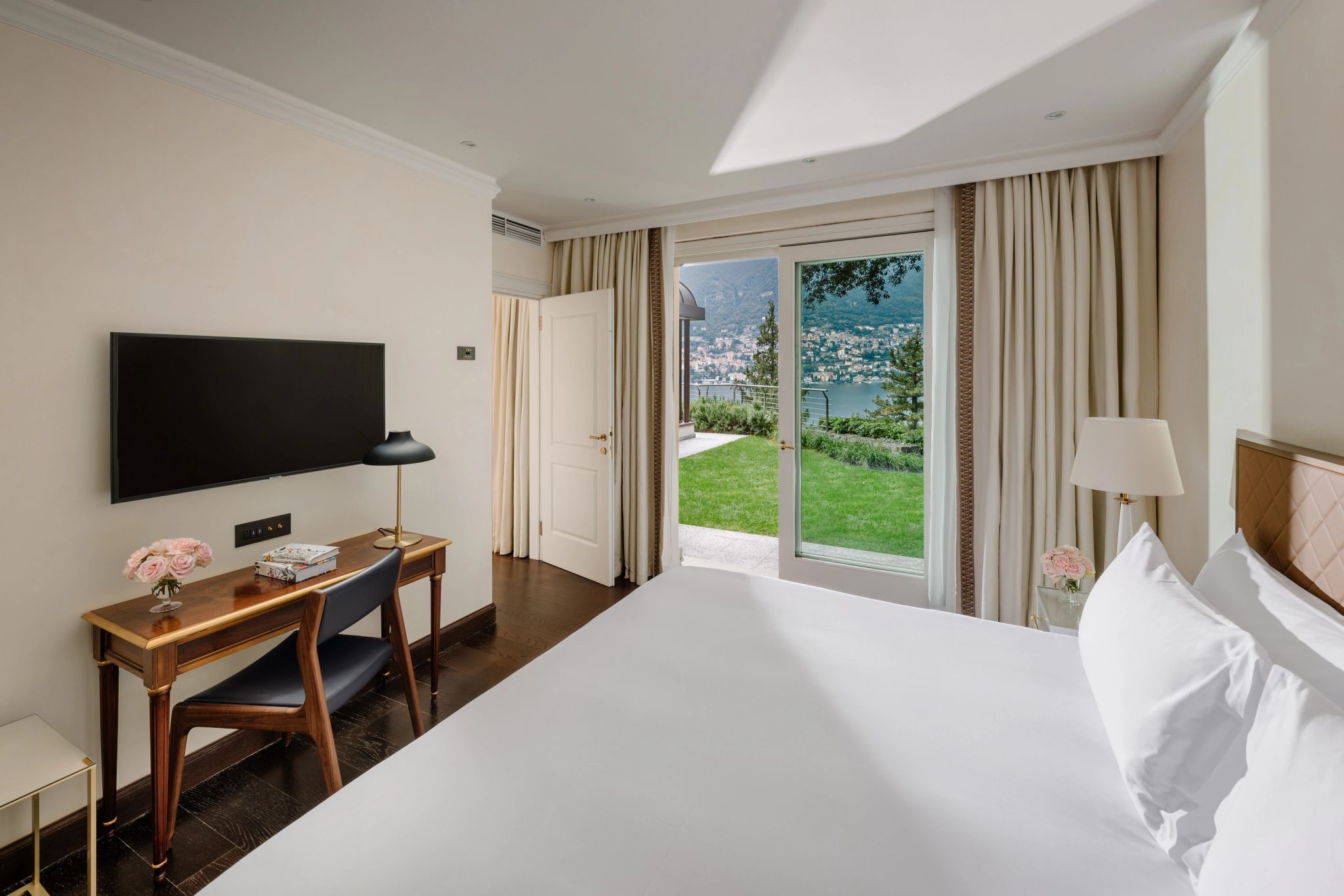 La Residenza casa vista lago - cama king - quarto com tv - quarto de hotel