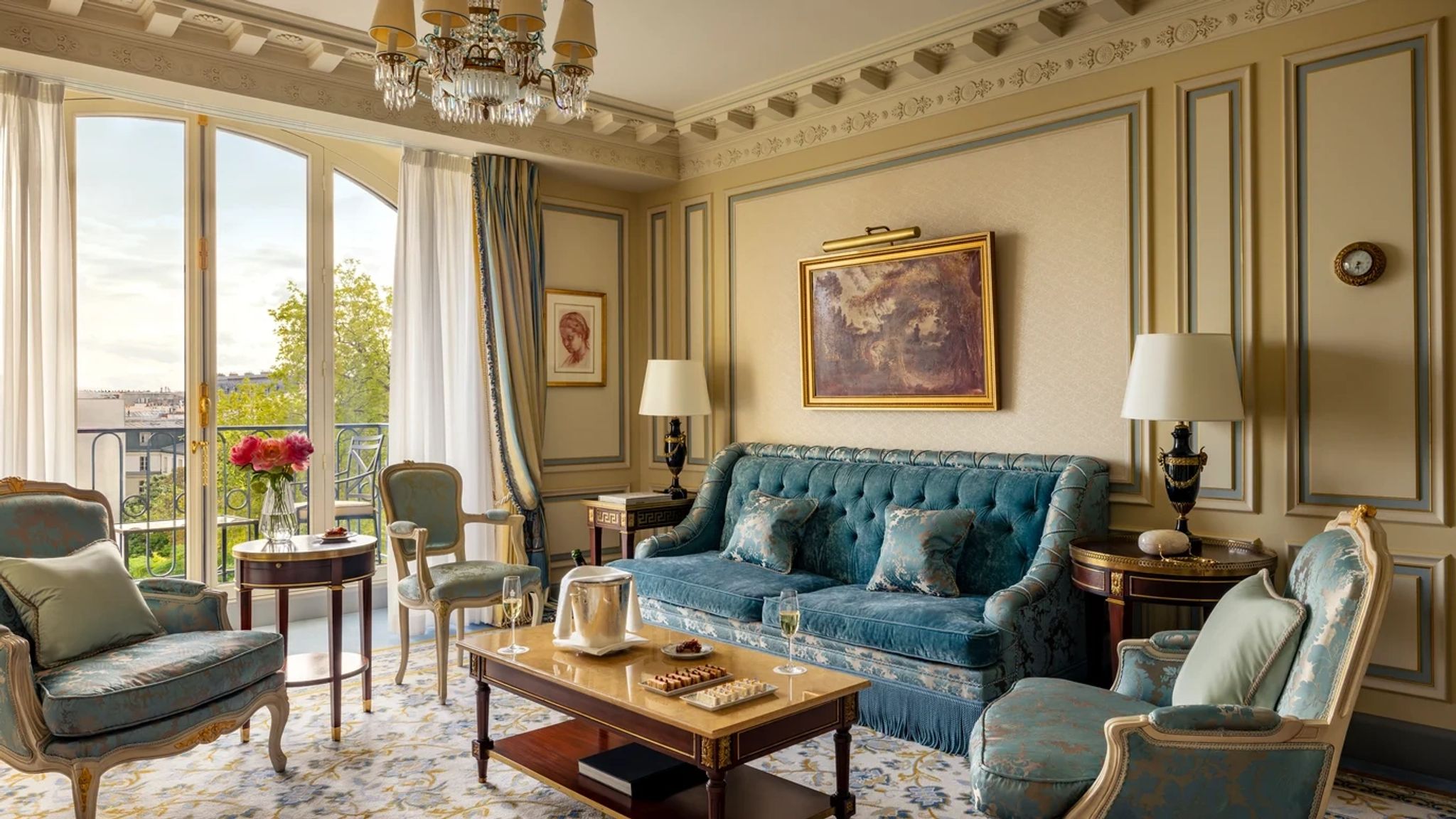 Executive Suite quarto luxo – decoracao classica – vista torre eiffel
