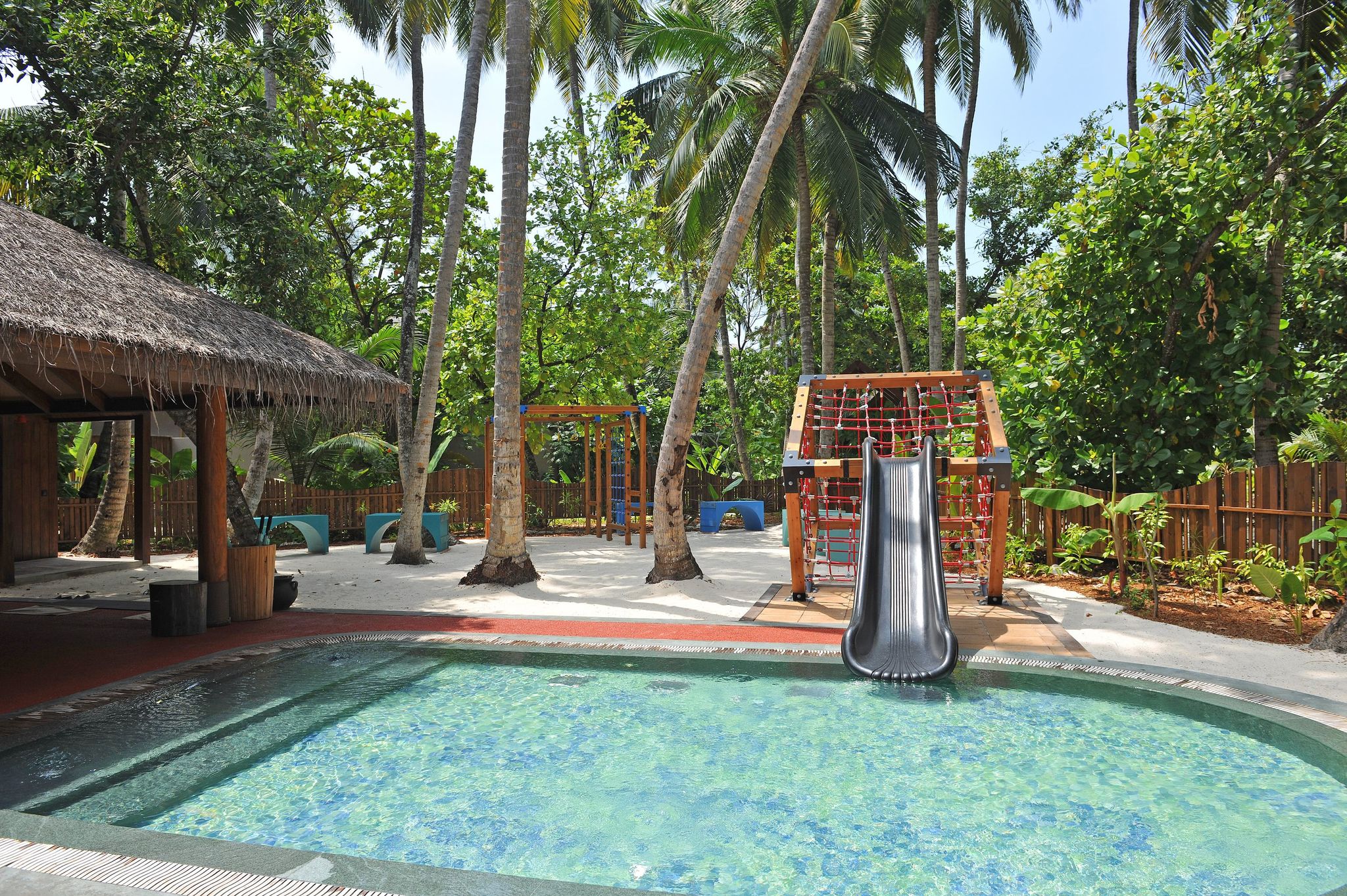 piscina com toboagua - toboagua infantil - piscina para crianças - piscina externa