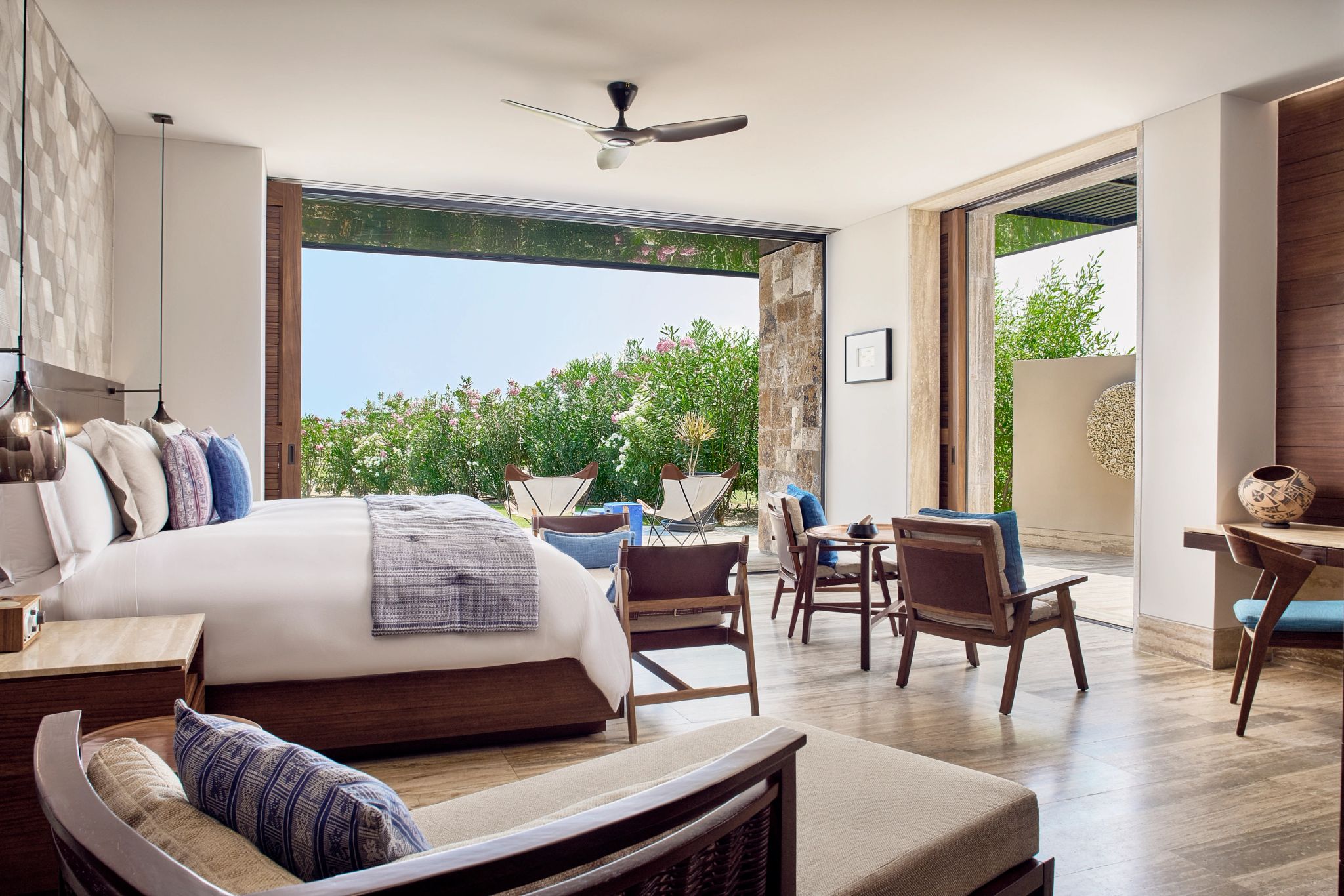 Partial Ocean View King Ground Floor Terrace quarto king - cama king - vista mar - quarto moderno - decoraçao moderna