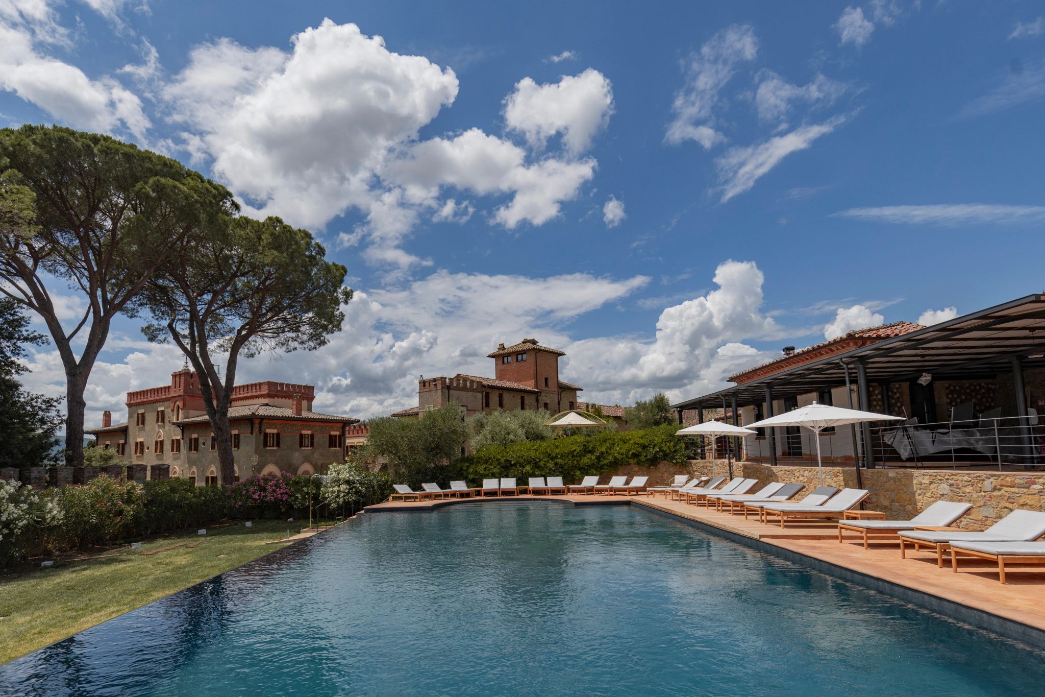 Piscina do Hotel  area de lazer – area externa hotel – piscina de luxo